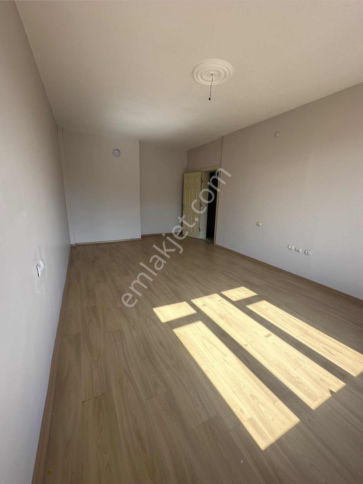 Konplus'tan Yazırda Tramvay Yanı Satılık 7+1 Daire — fotoğraf 15