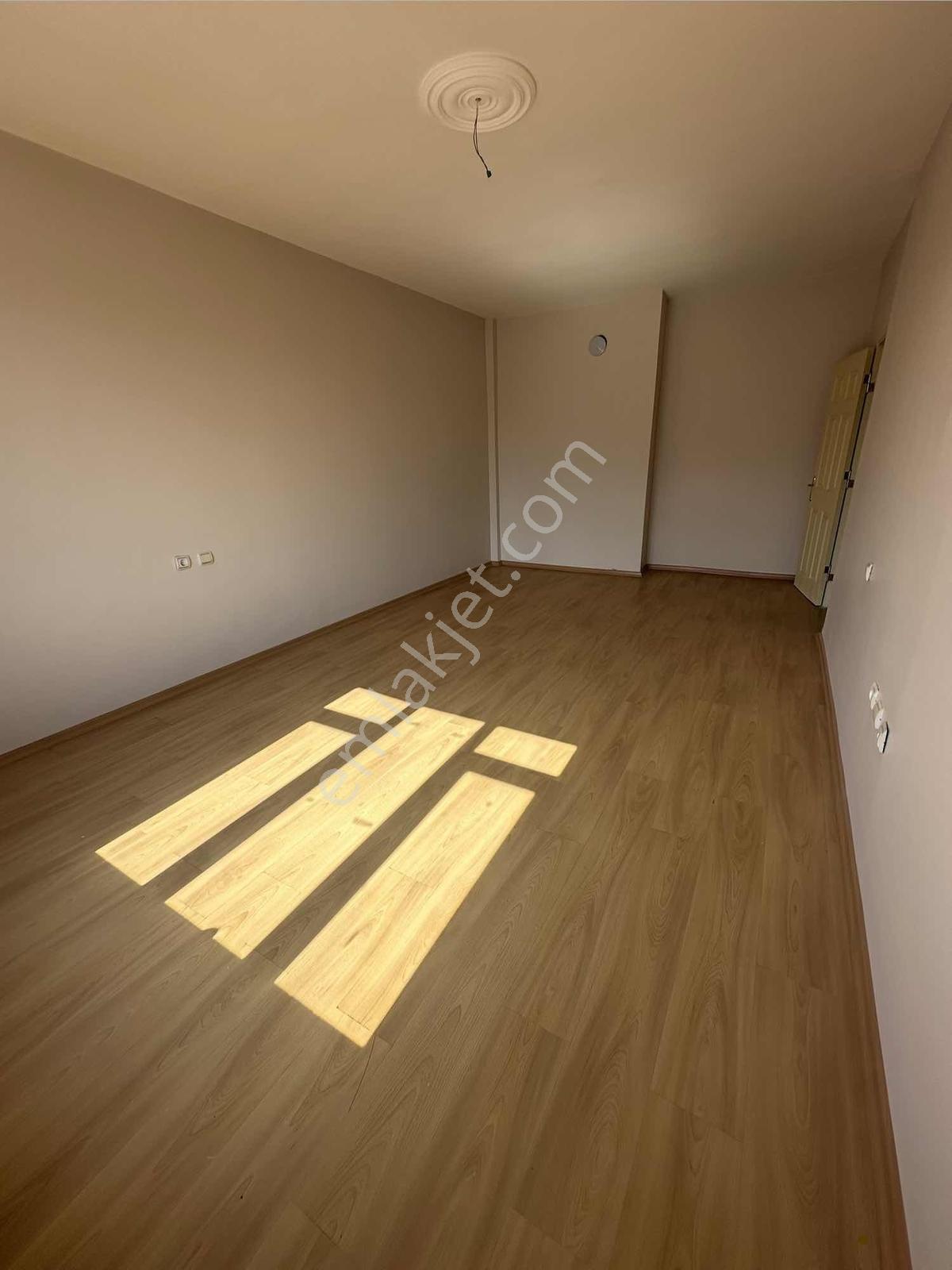 Konplus'tan Yazırda Tramvay Yanı Satılık 7+1 Daire — fotoğraf 16