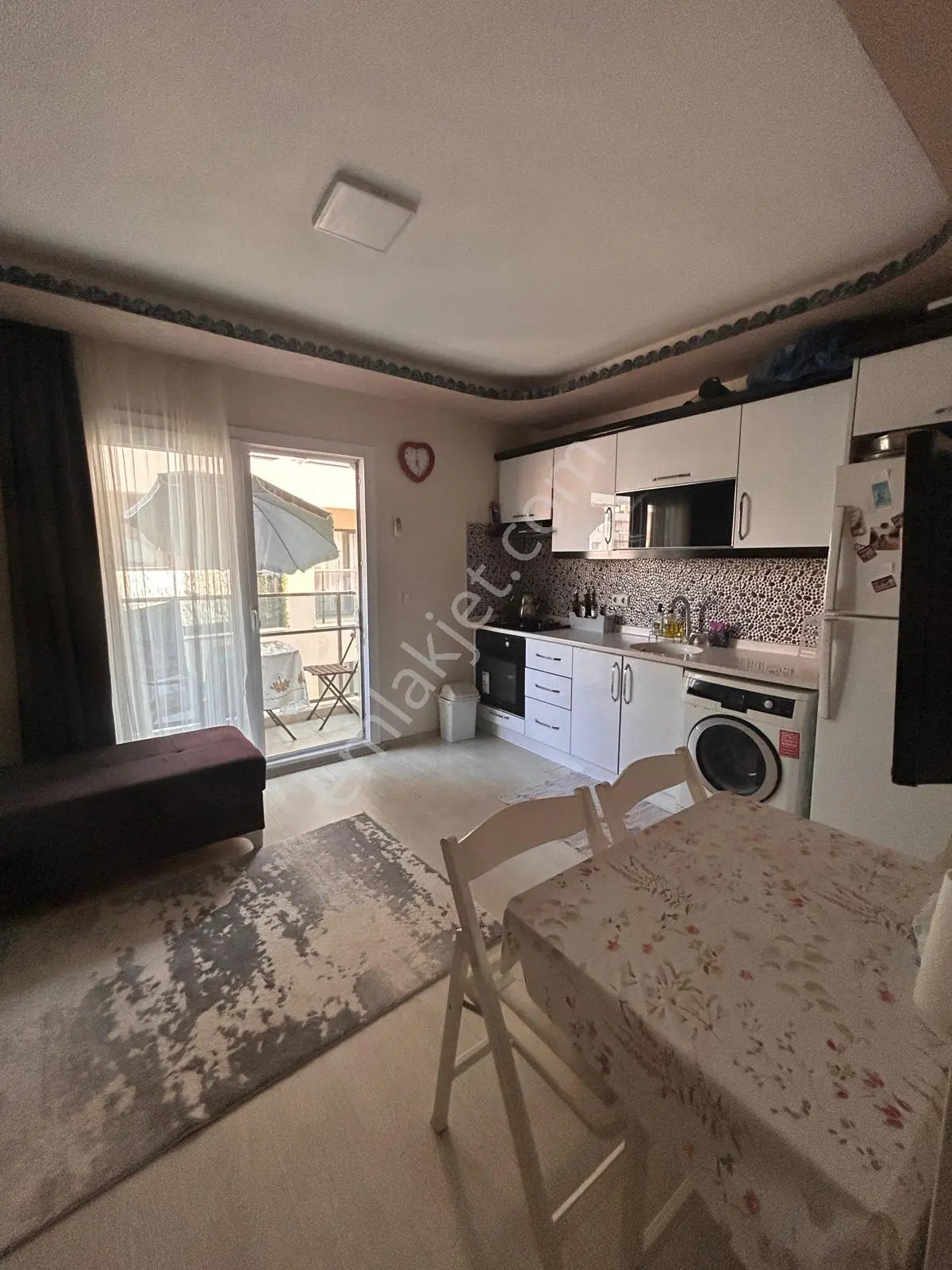 Davutlar Merkezde Eşyalı, Taşınmaya Hazır 1+1 Geniş Balkonlu Satılık Daire — fotoğraf 4