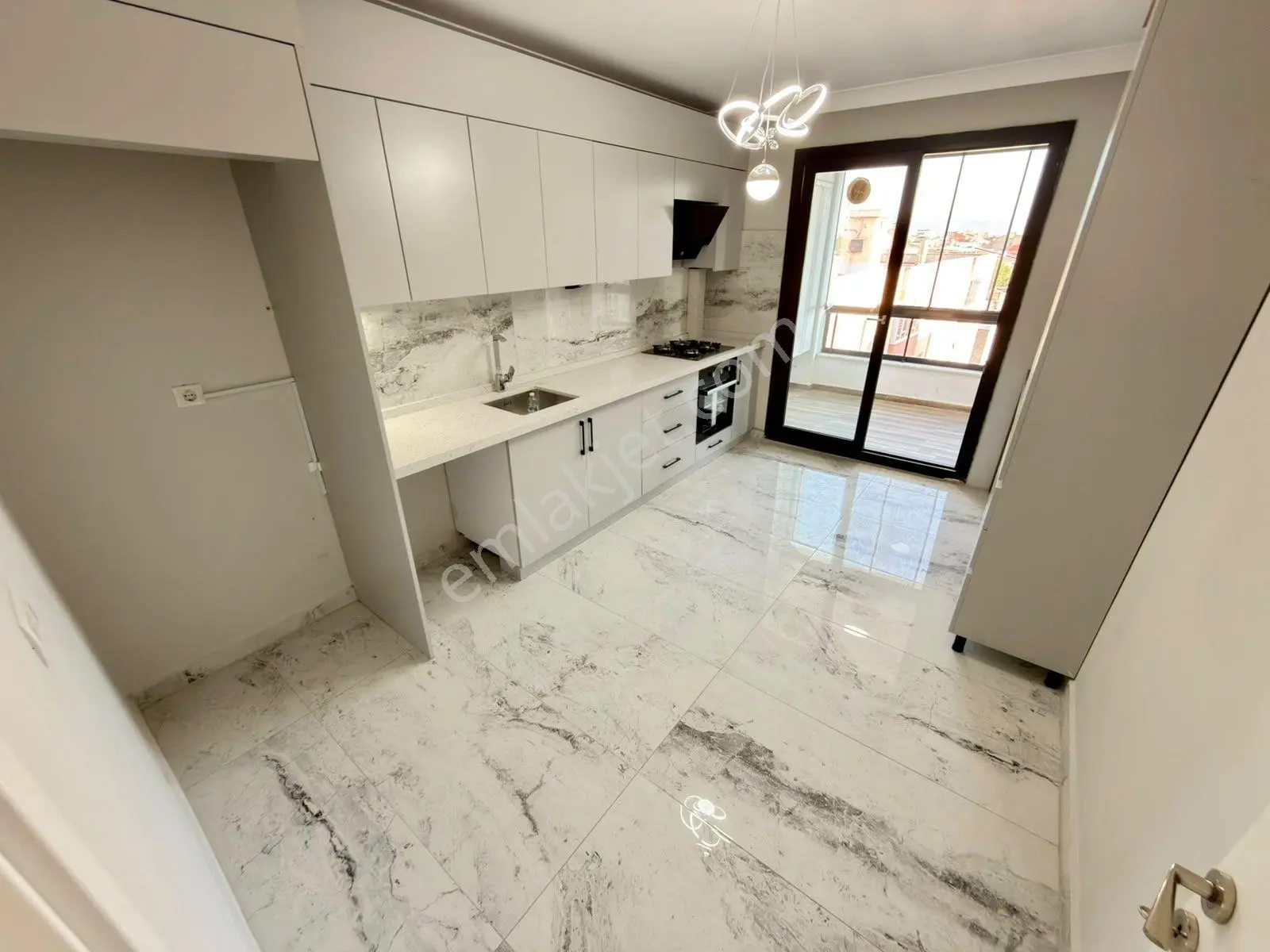 Yüksel'den Şehir Merkezinde Cam Balkonlu Lüks Ön Cephe 3+1 Satılık Daire — fotoğraf 3
