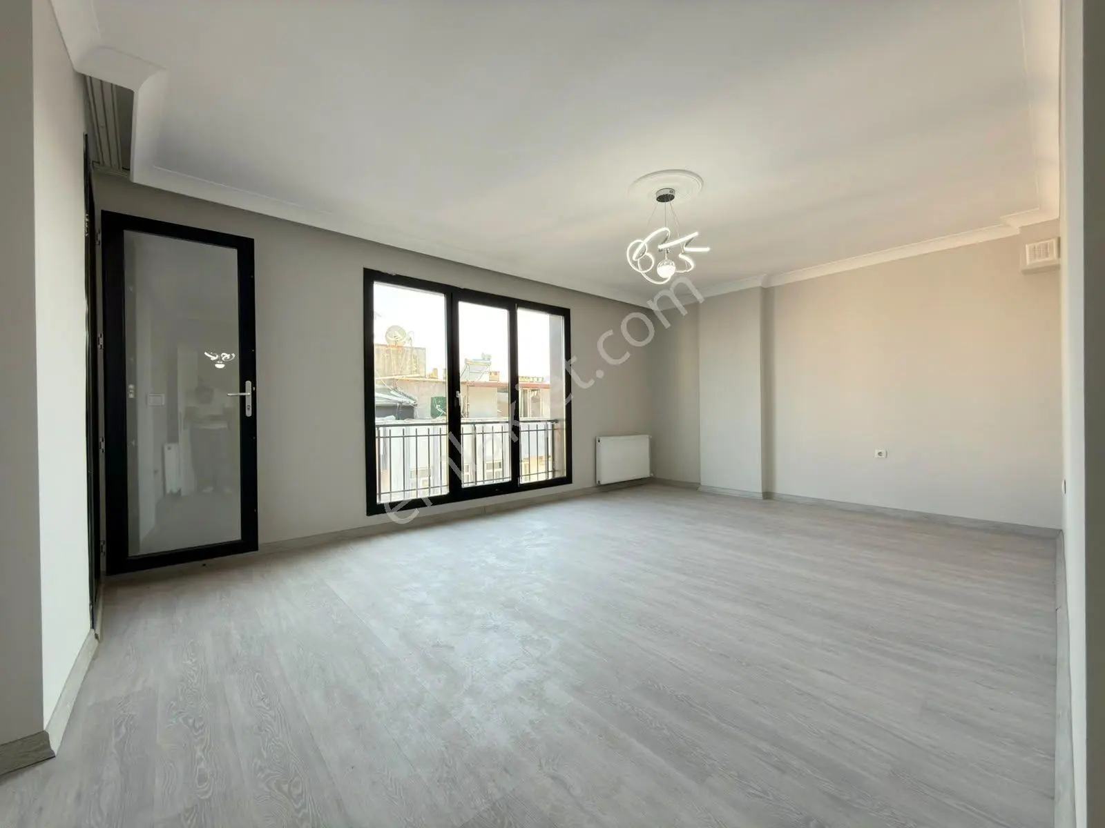 Yüksel'den Şehir Merkezinde Cam Balkonlu Lüks Ön Cephe 3+1 Satılık Daire — fotoğraf 6