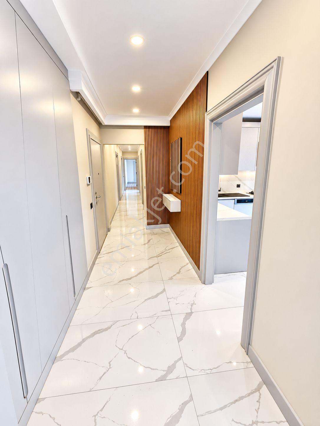 Fenerbahçe'de 3 Banyo 2 Balkonlu Geniş 4+1 — fotoğraf 10