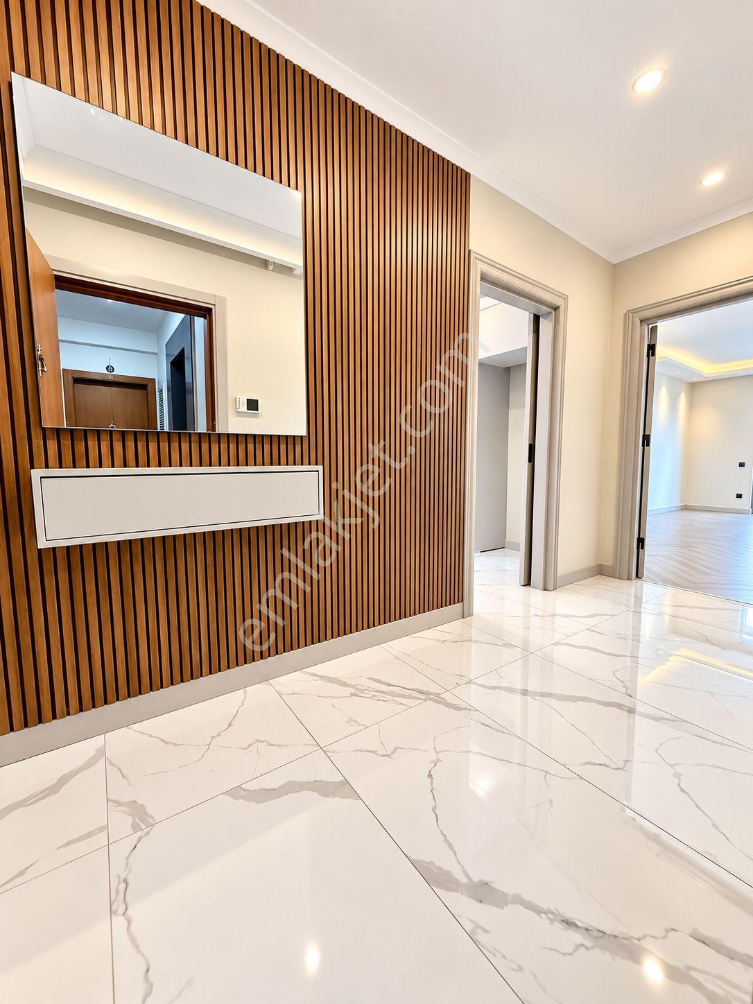 Fenerbahçe'de 3 Banyo 2 Balkonlu Geniş 4+1 — fotoğraf 32