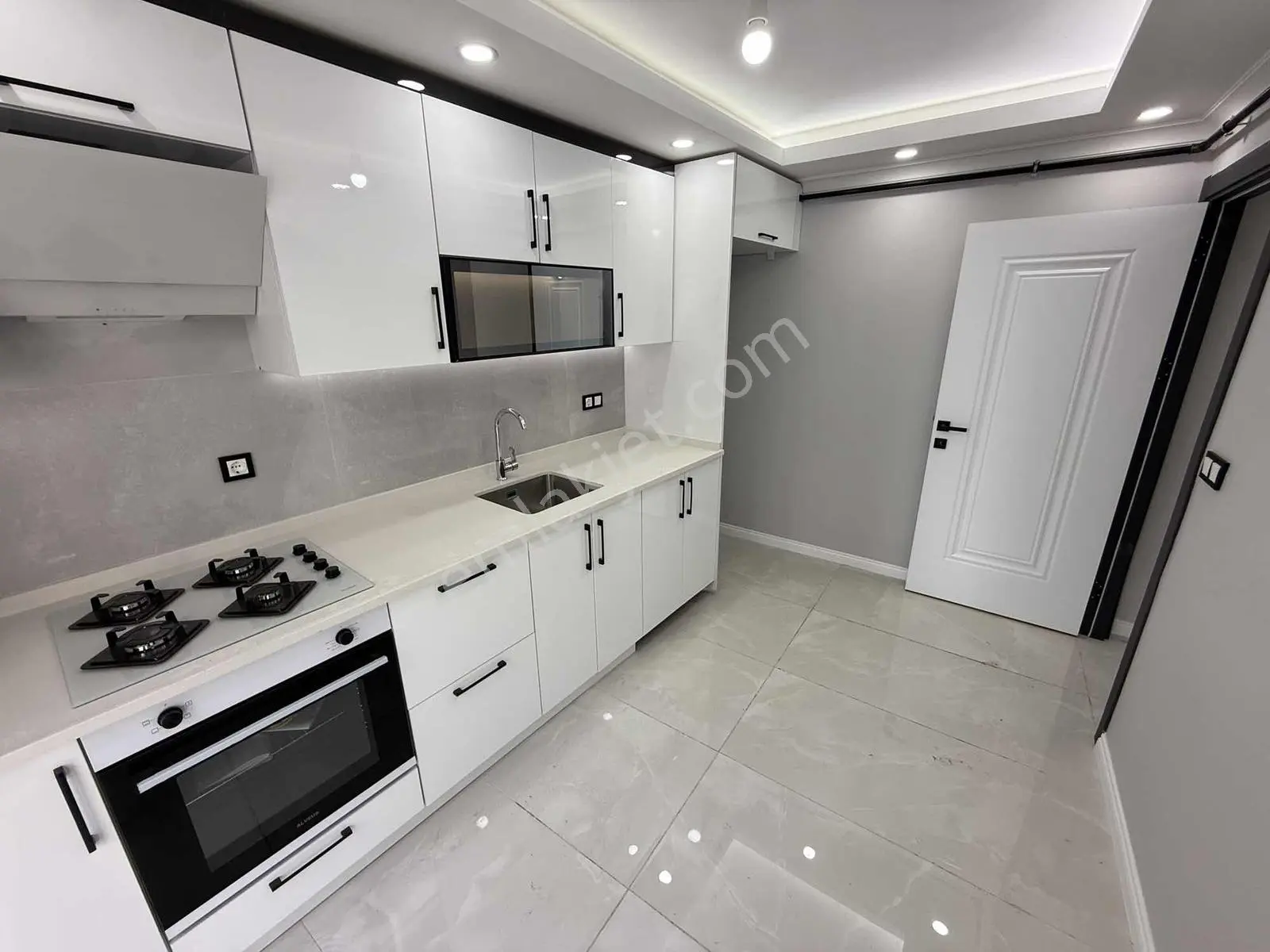 Mercan Emlak'tan Sıfır 2+1 Balkonlu Asansörlü Ara Kat Daire — fotoğraf 9