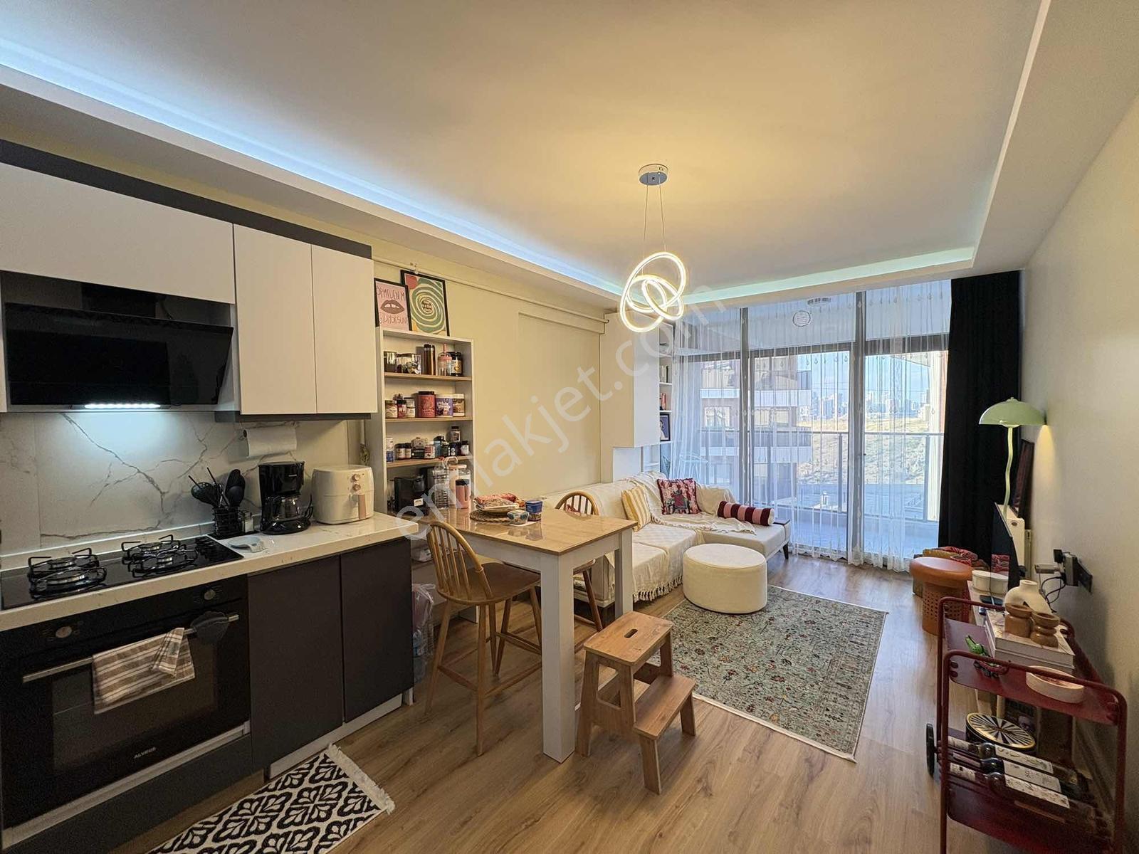 İncek'te Ada Mutfaklı Butik Site Geniş 1+1 Full Eşyalı Satılık — fotoğraf 3