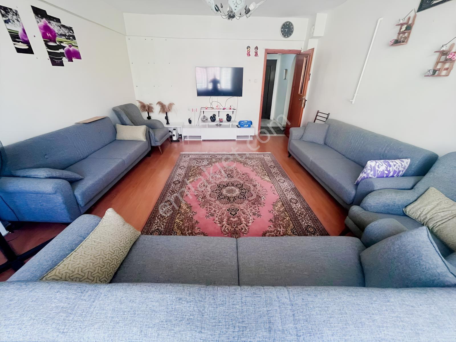 Gültepe'De Metrobüsün Dibinde Kaçak Katı Olmayan 2+1 90M2 Daire