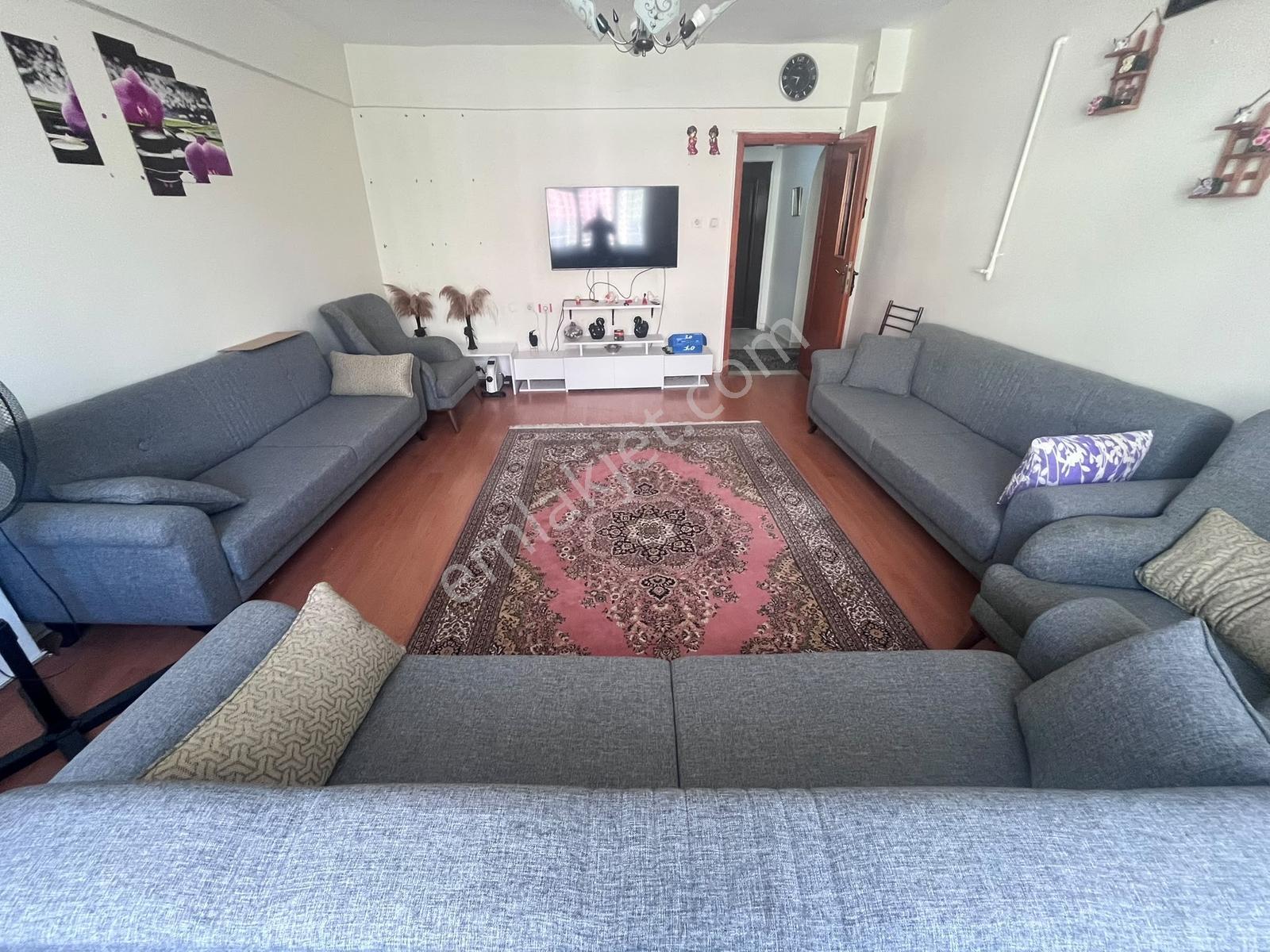 Gültepe'de Metrobüsün Dibinde Kaçak Katı Olmayan 2+1 90m2 Daire — fotoğraf 2