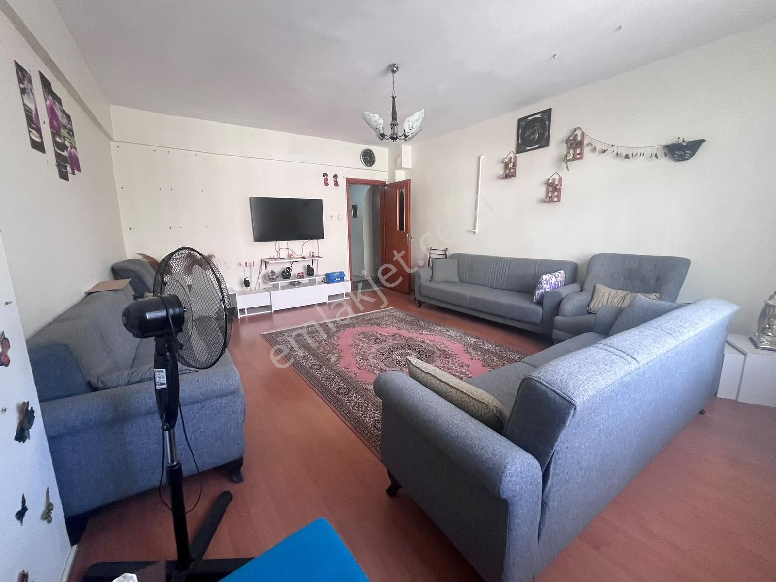 Gültepe'de Metrobüsün Dibinde Kaçak Katı Olmayan 2+1 90m2 Daire — fotoğraf 8