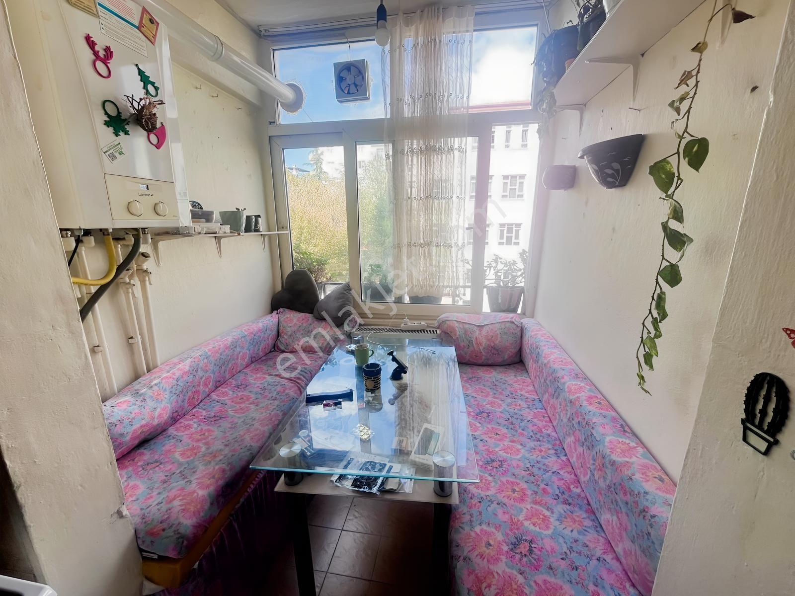 Gültepe'de Metrobüsün Dibinde Kaçak Katı Olmayan 2+1 90m2 Daire — fotoğraf 17