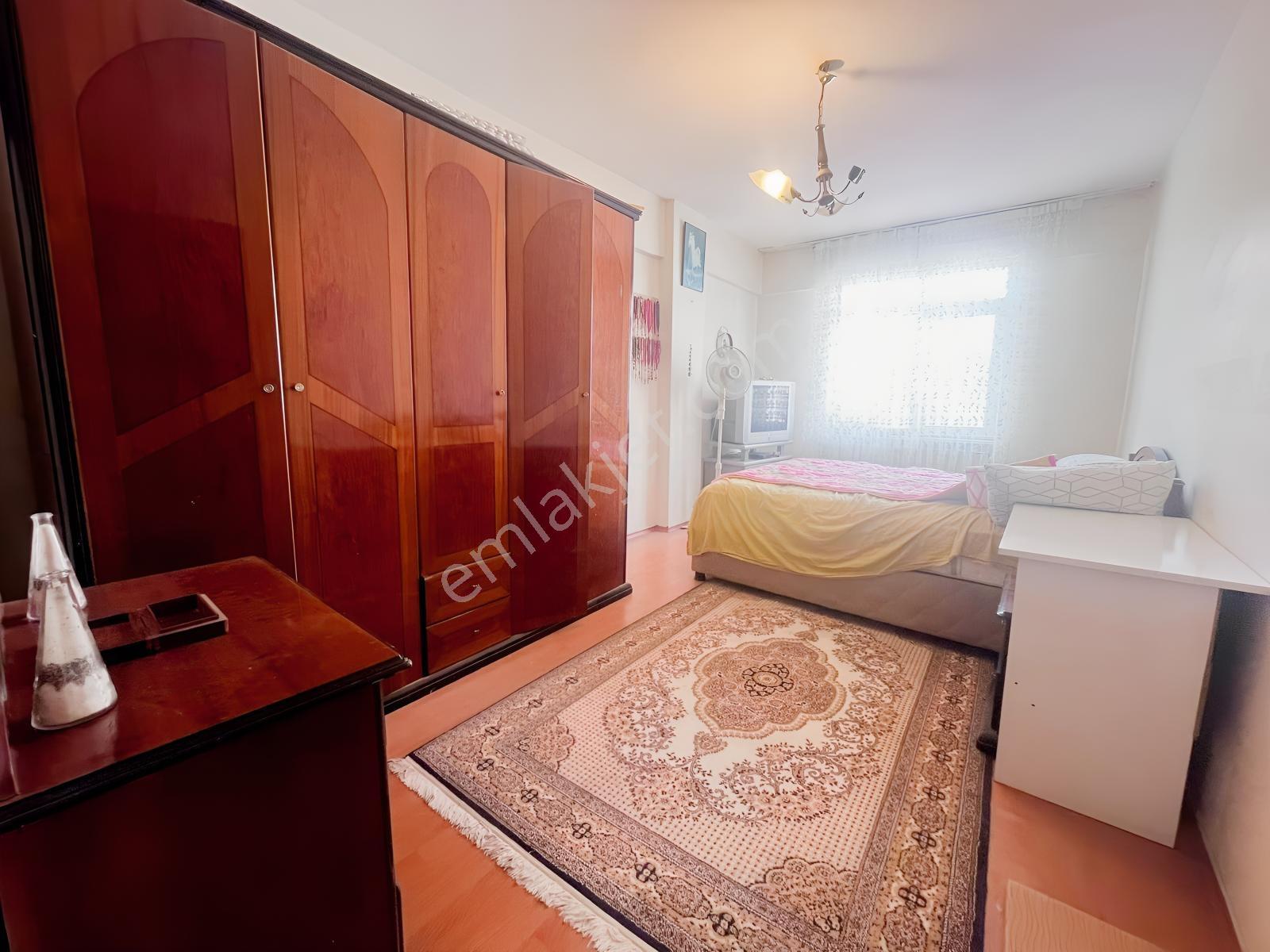 Gültepe'de Metrobüsün Dibinde Kaçak Katı Olmayan 2+1 90m2 Daire — fotoğraf 24