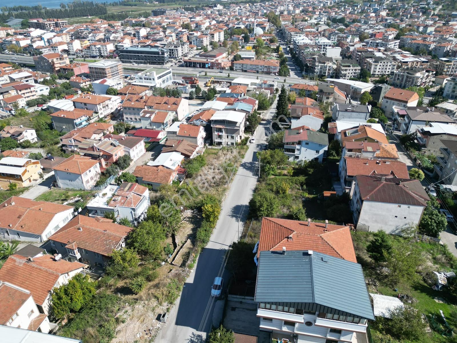 Yalova Merkez'de Deniz Manzaralı %40 - 3 Kat İmarlı Arsa — fotoğraf 4