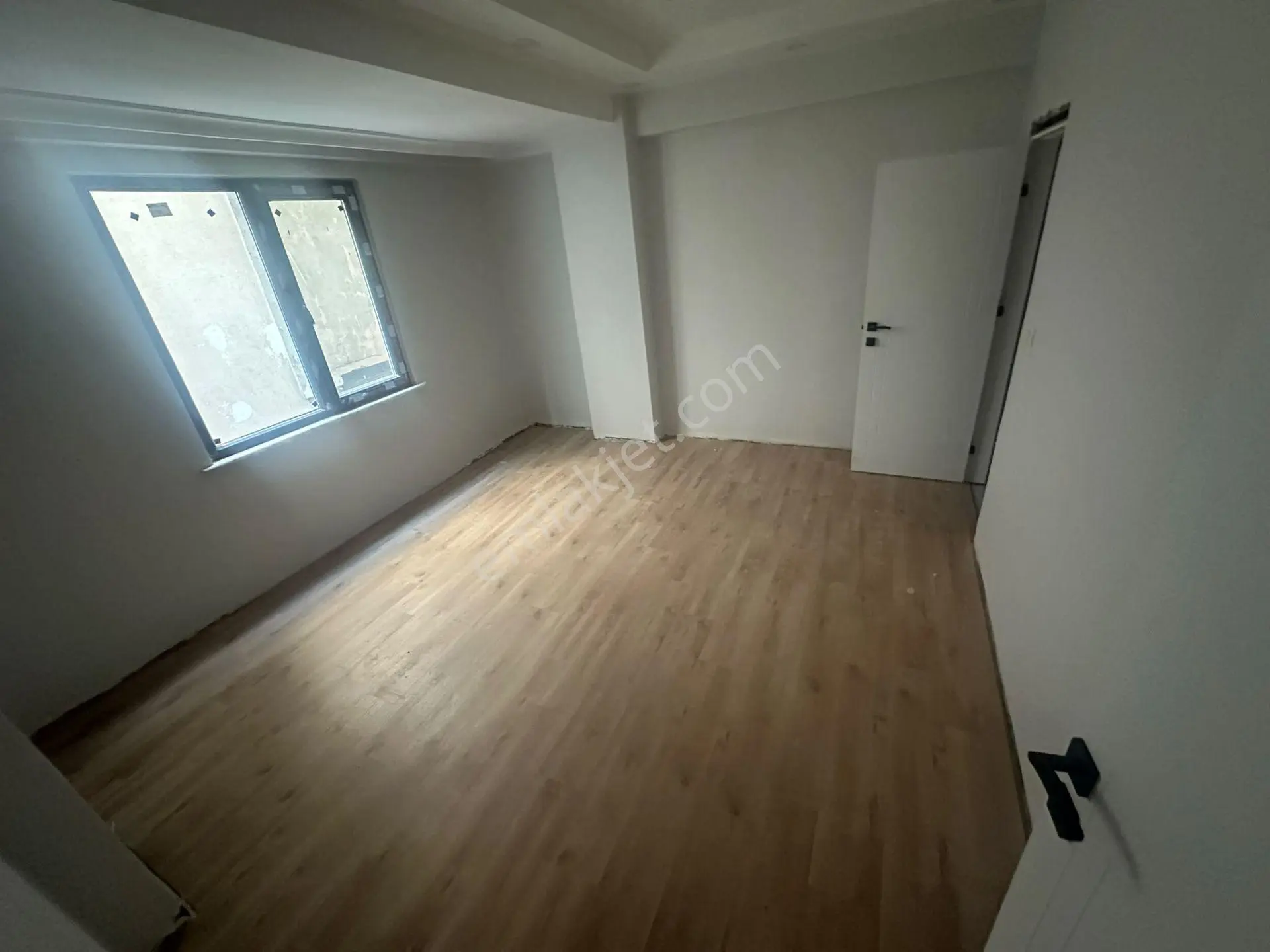 Özgür İnşaat'tan Cebeci Mahallesinde 0 Oturuma Hazır 2+1 110 M2 1,kat Ebeveyn Banyolu Fırsat Daire ! — fotoğraf 3