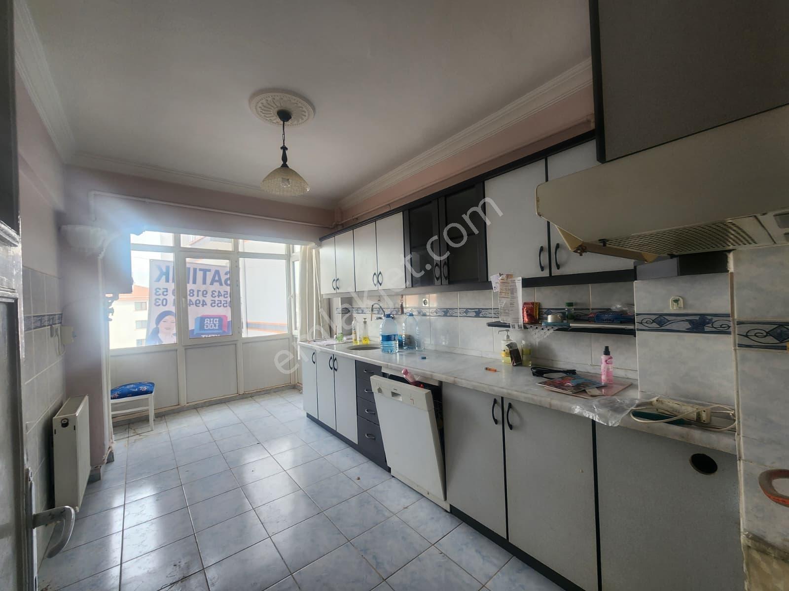 Demetevler'de Cadde Üzerinde 3+1 Asansörlü Katta Satılık Daire — fotoğraf 12