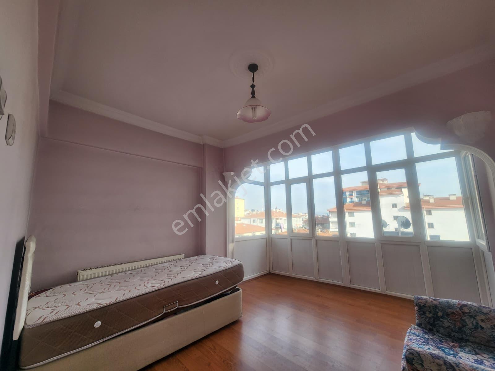 Demetevler'de Cadde Üzerinde 3+1 Asansörlü Katta Satılık Daire — fotoğraf 24