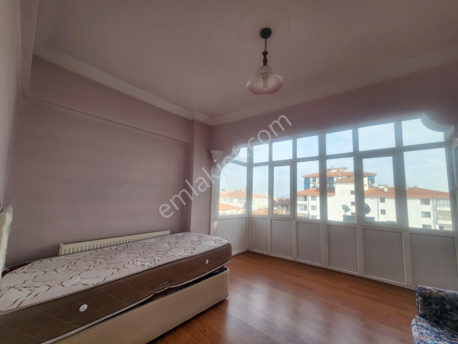 Demetevler'de Cadde Üzerinde 3+1 Asansörlü Katta Satılık Daire — fotoğraf 26