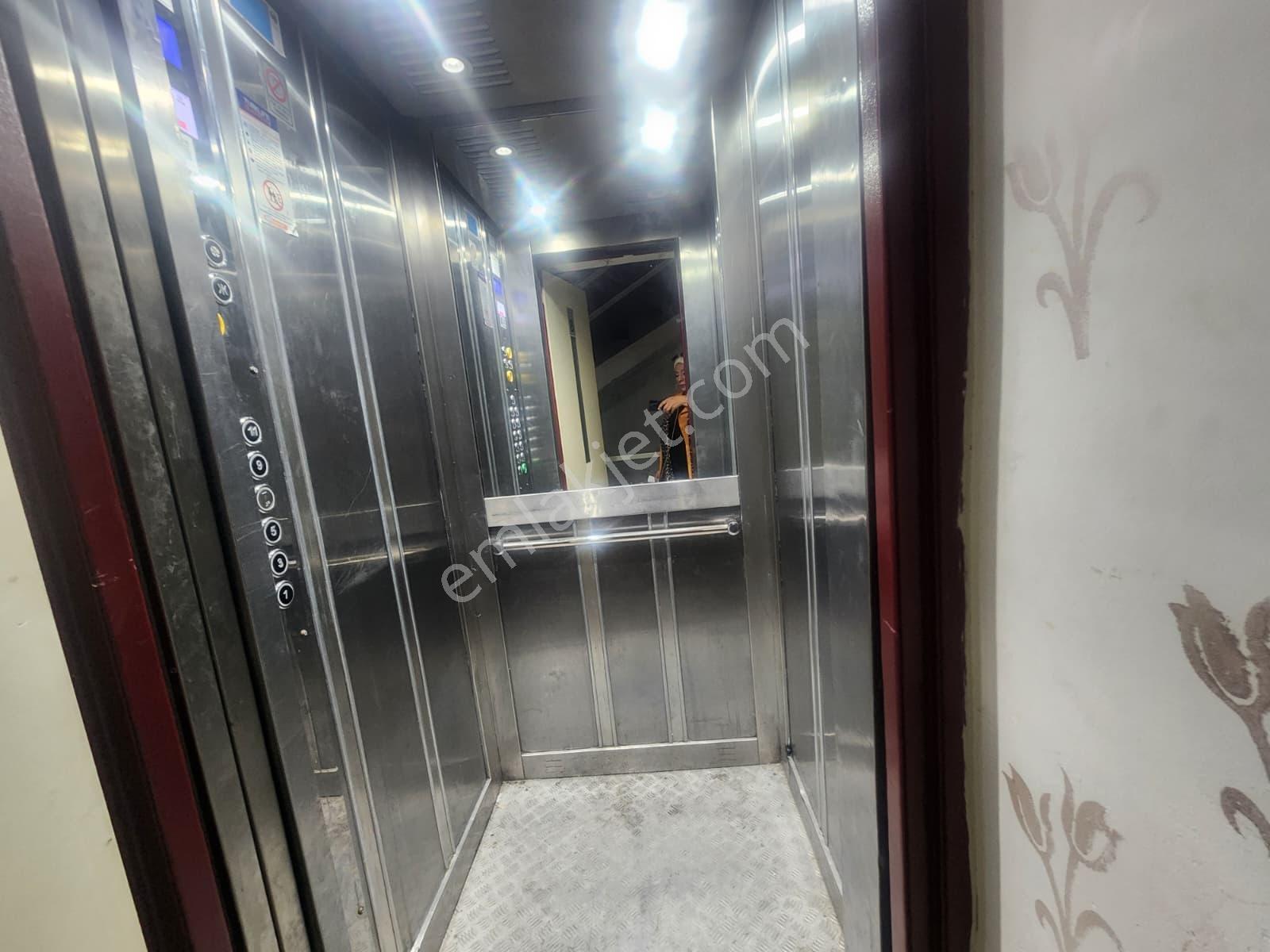 Demetevler'de Cadde Üzerinde 3+1 Asansörlü Katta Satılık Daire — fotoğraf 39