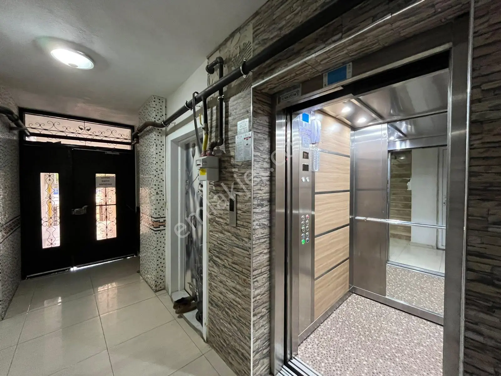 Gümüş'den Akçay'da Ön Cephe Arakat Şık Tasarımlı Kombili 2+1 Daire! — fotoğraf 5