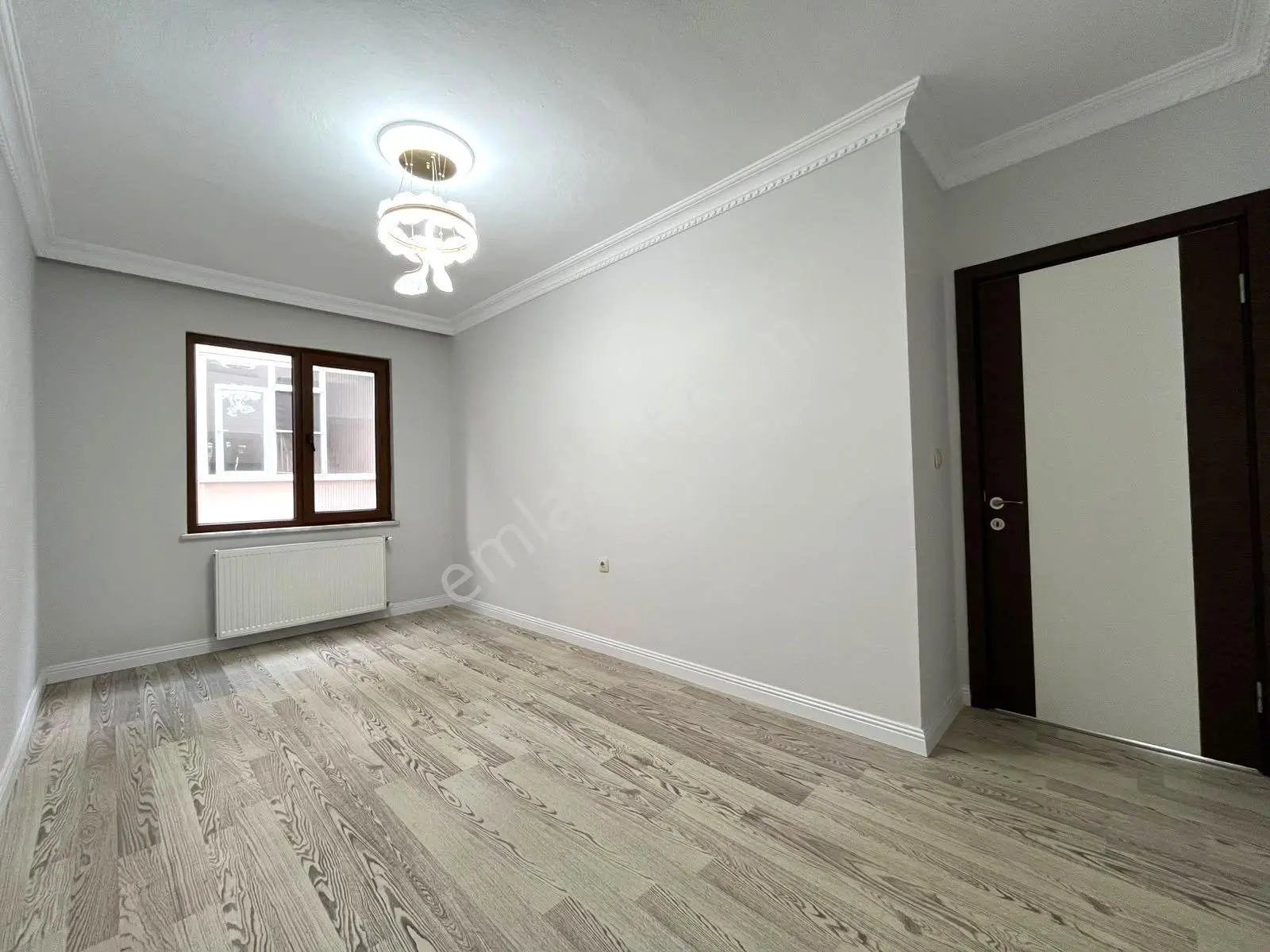 Gümüş'den Akçay'da Ön Cephe Arakat Şık Tasarımlı Kombili 2+1 Daire! — fotoğraf 8