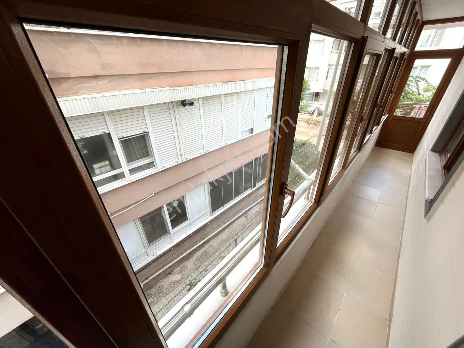 Gümüş'den Akçay'da Ön Cephe Arakat Şık Tasarımlı Kombili 2+1 Daire! — fotoğraf 11