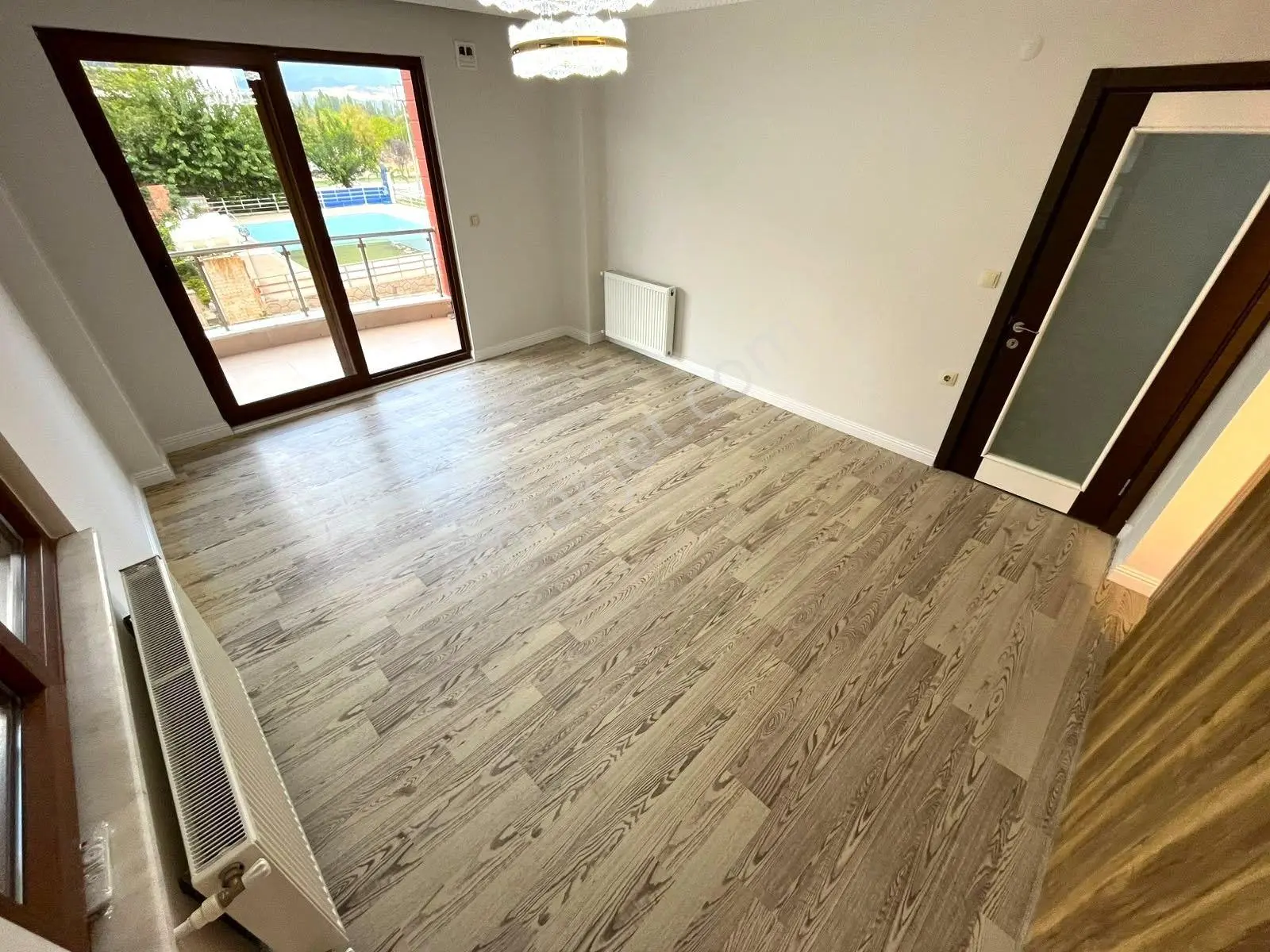 Gümüş'den Akçay'da Ön Cephe Arakat Şık Tasarımlı Kombili 2+1 Daire! — fotoğraf 13