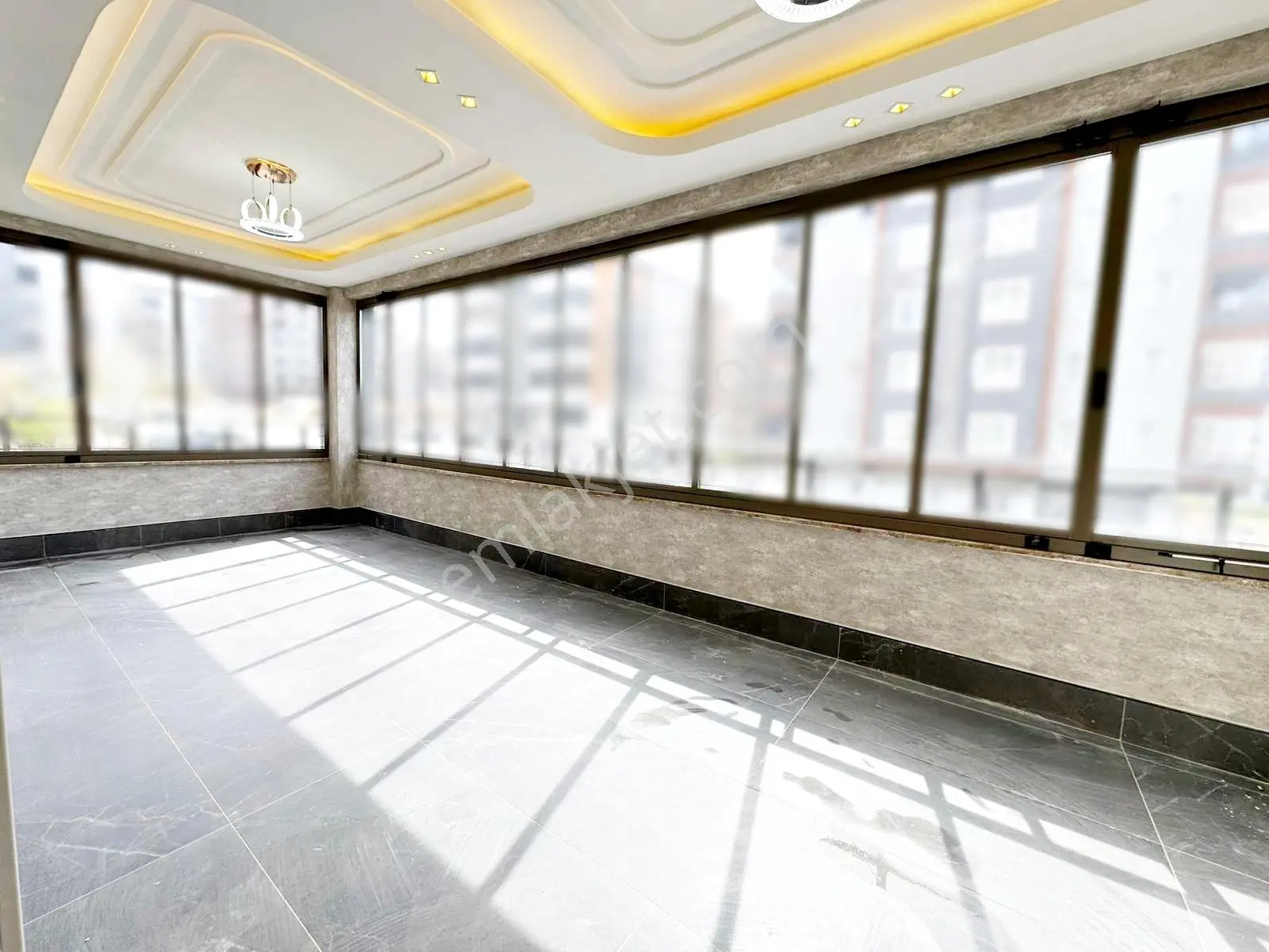 Karacaahmet'te Yemek Ve Giyinme Odalı Geniş Balkon Ultralüx3.5+1 — fotoğraf 4