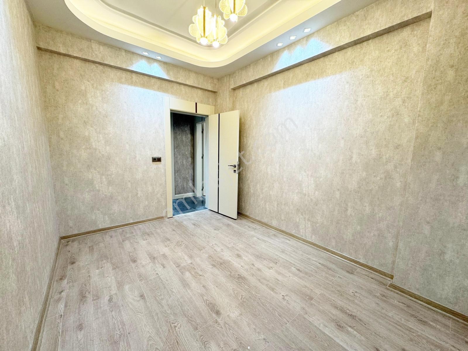 Karacaahmet'te Yemek Ve Giyinme Odalı Geniş Balkon Ultralüx3.5+1 — fotoğraf 11