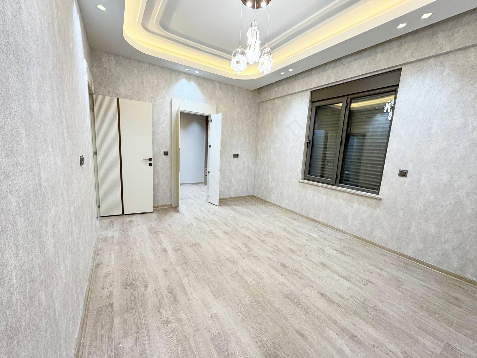 Karacaahmet'te Yemek Ve Giyinme Odalı Geniş Balkon Ultralüx3.5+1 — fotoğraf 13
