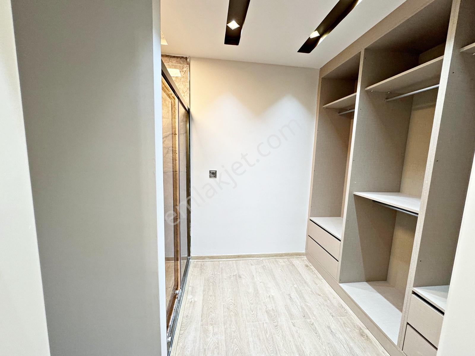 Karacaahmet'te Yemek Ve Giyinme Odalı Geniş Balkon Ultralüx3.5+1 — fotoğraf 15