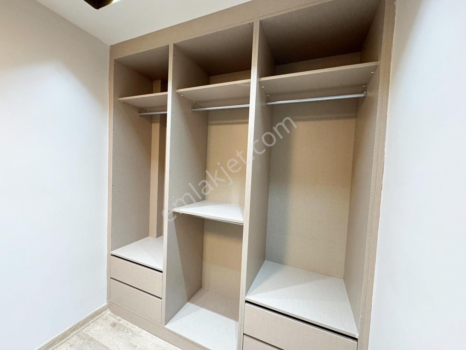 Karacaahmet'te Yemek Ve Giyinme Odalı Geniş Balkon Ultralüx3.5+1 — fotoğraf 17