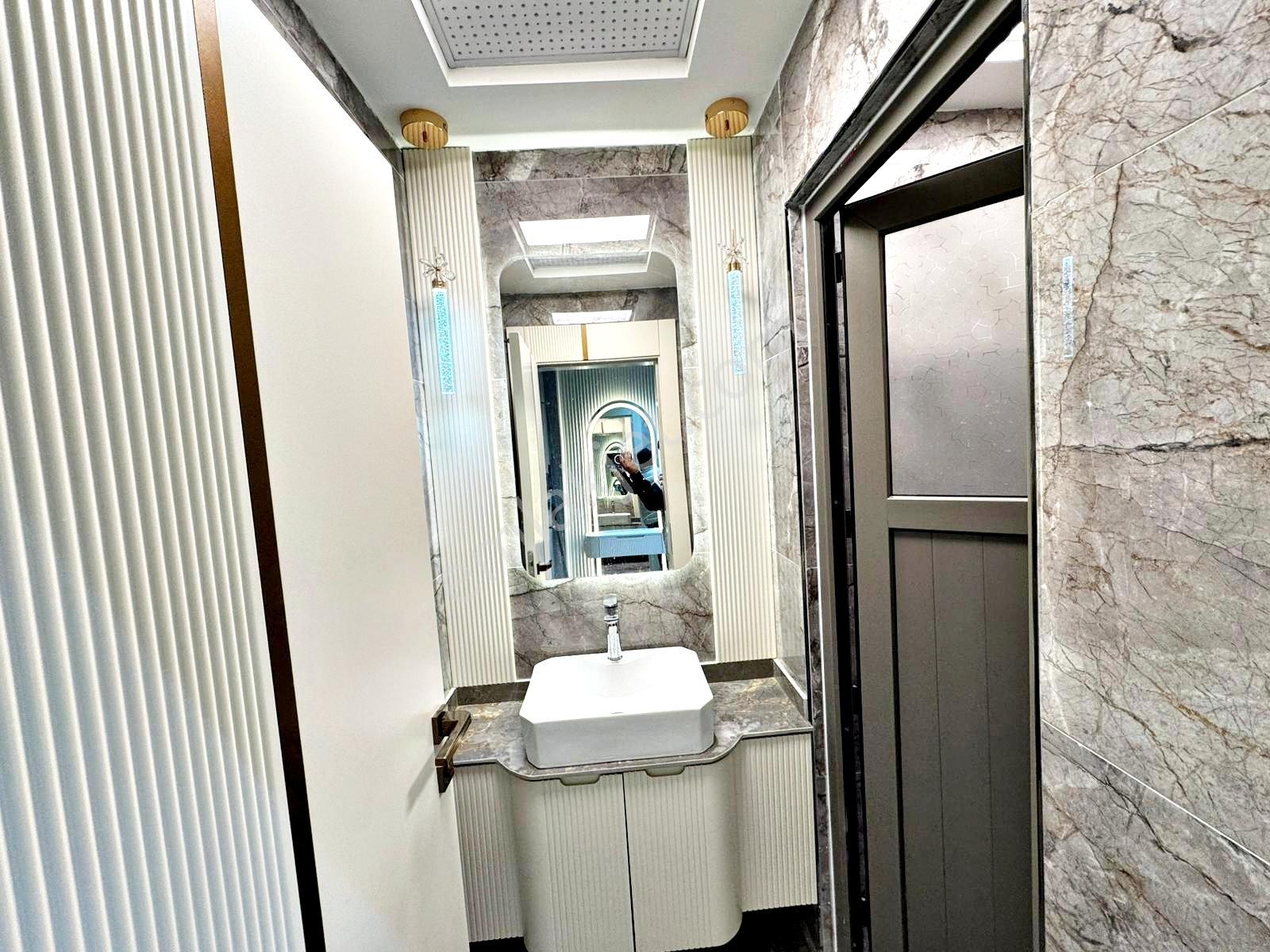 Karacaahmet'te Yemek Ve Giyinme Odalı Geniş Balkon Ultralüx3.5+1 — fotoğraf 22