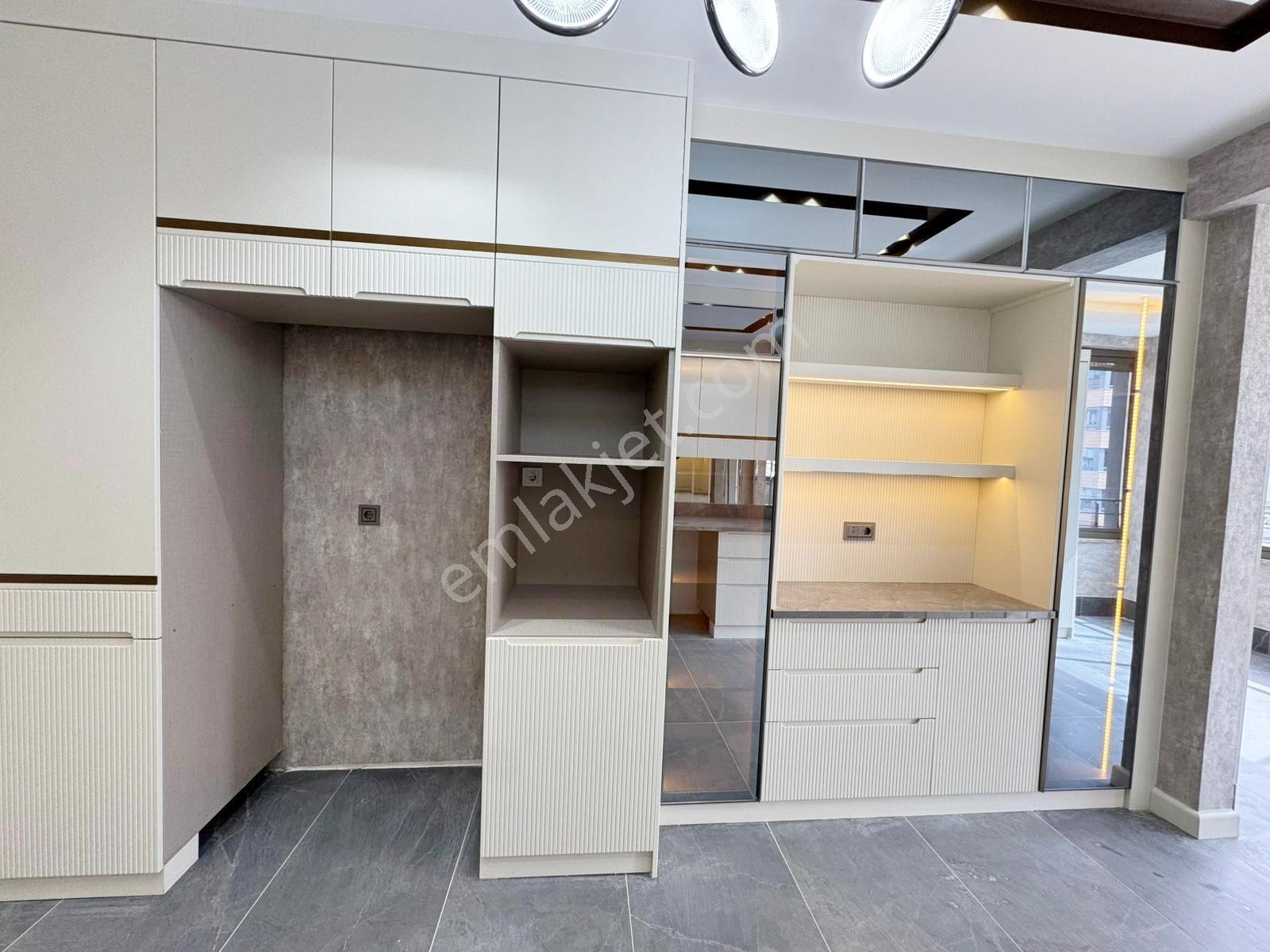 Karacaahmet'te Yemek Ve Giyinme Odalı Geniş Balkon Ultralüx3.5+1 — fotoğraf 28
