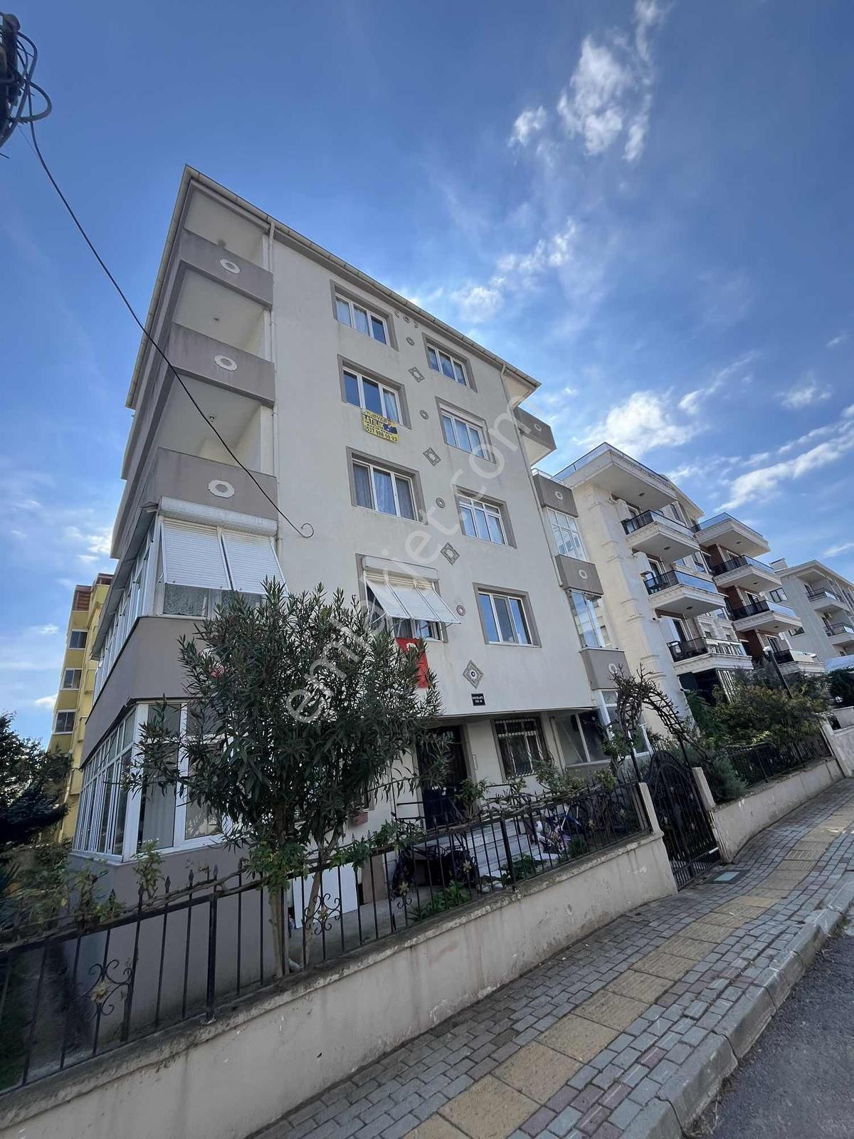 Çiftlikköyde Sahile İki Sokak Mesafede 2+1 Daire — fotoğraf 3