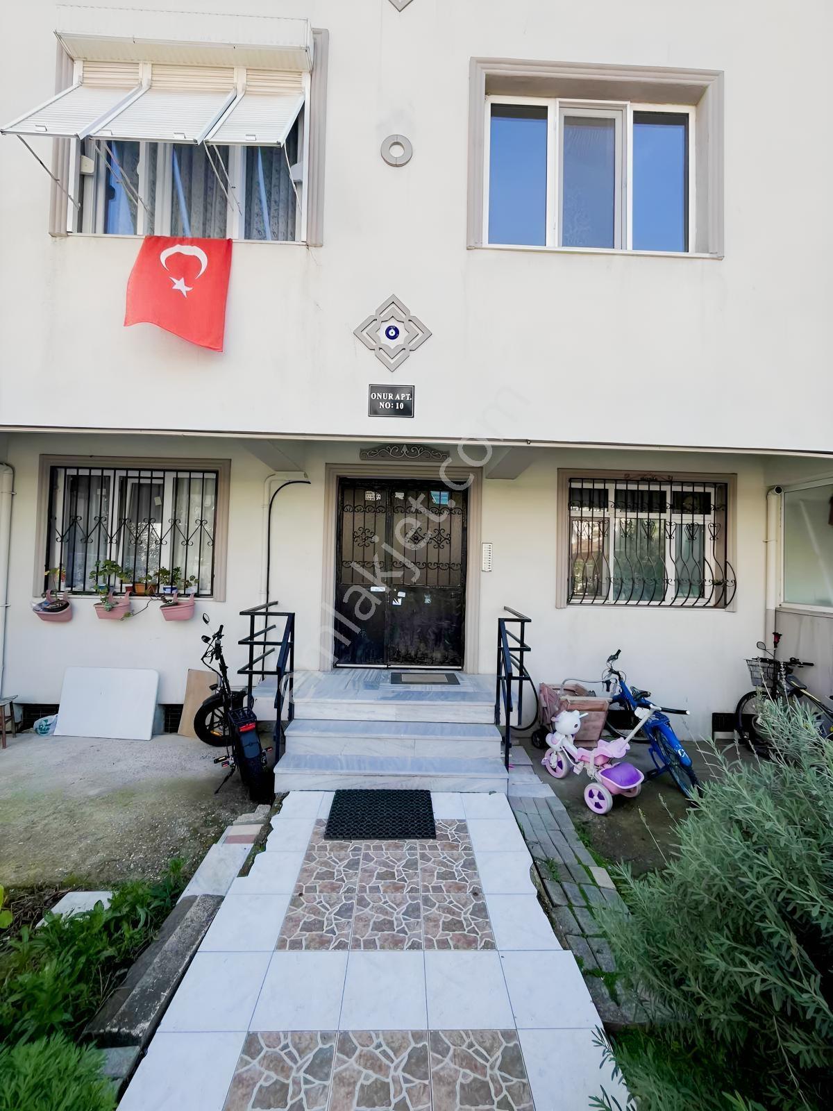 Çiftlikköyde Sahile İki Sokak Mesafede 2+1 Daire — fotoğraf 4