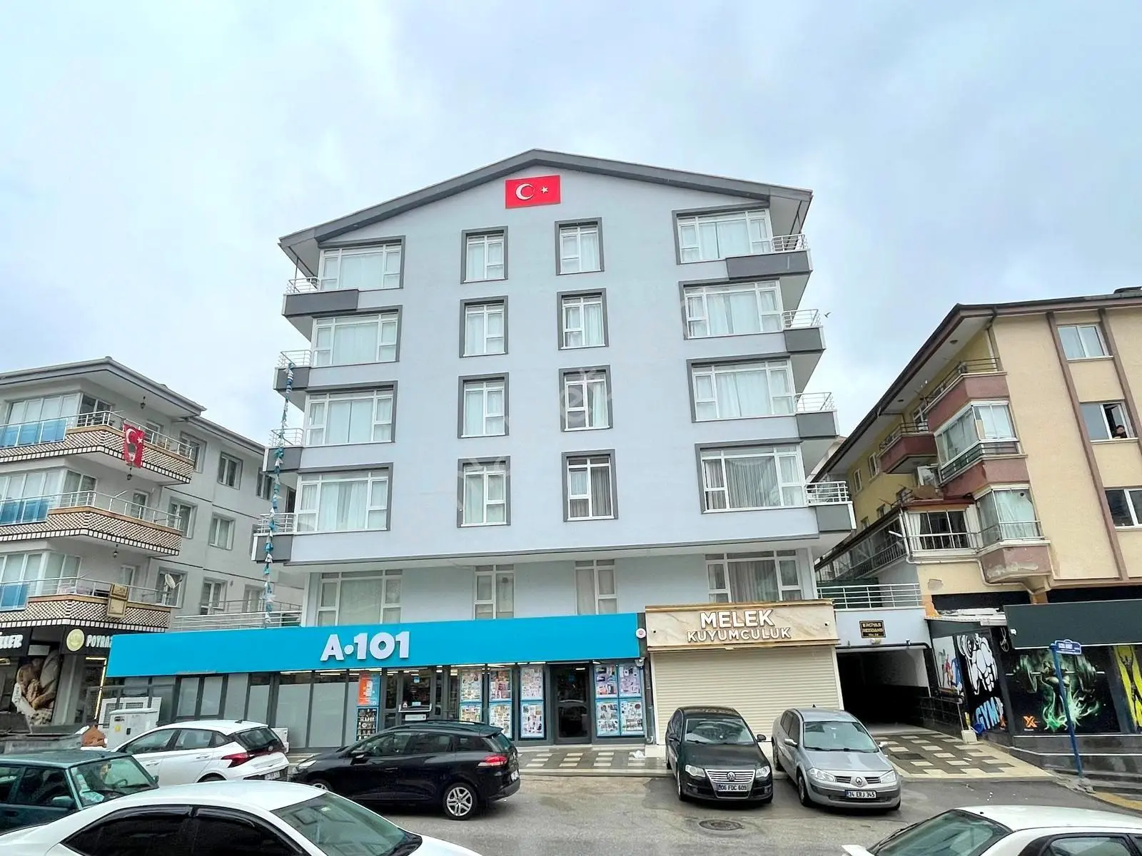 Erciyas'Tan Askeri'Ye Yanı Cadde Üzeri Yüksek Kira Getirili Bina