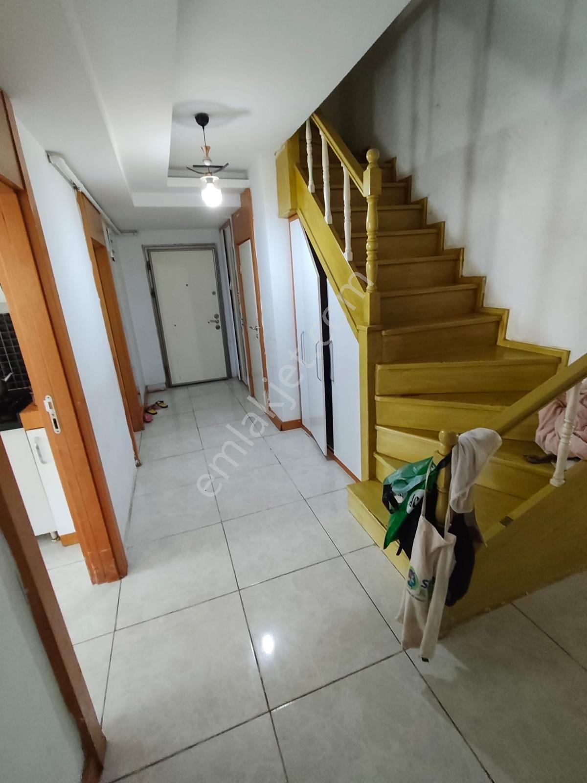 Kızıltoprak Mahallesinde 7+1 Satılık Daire — fotoğraf 4