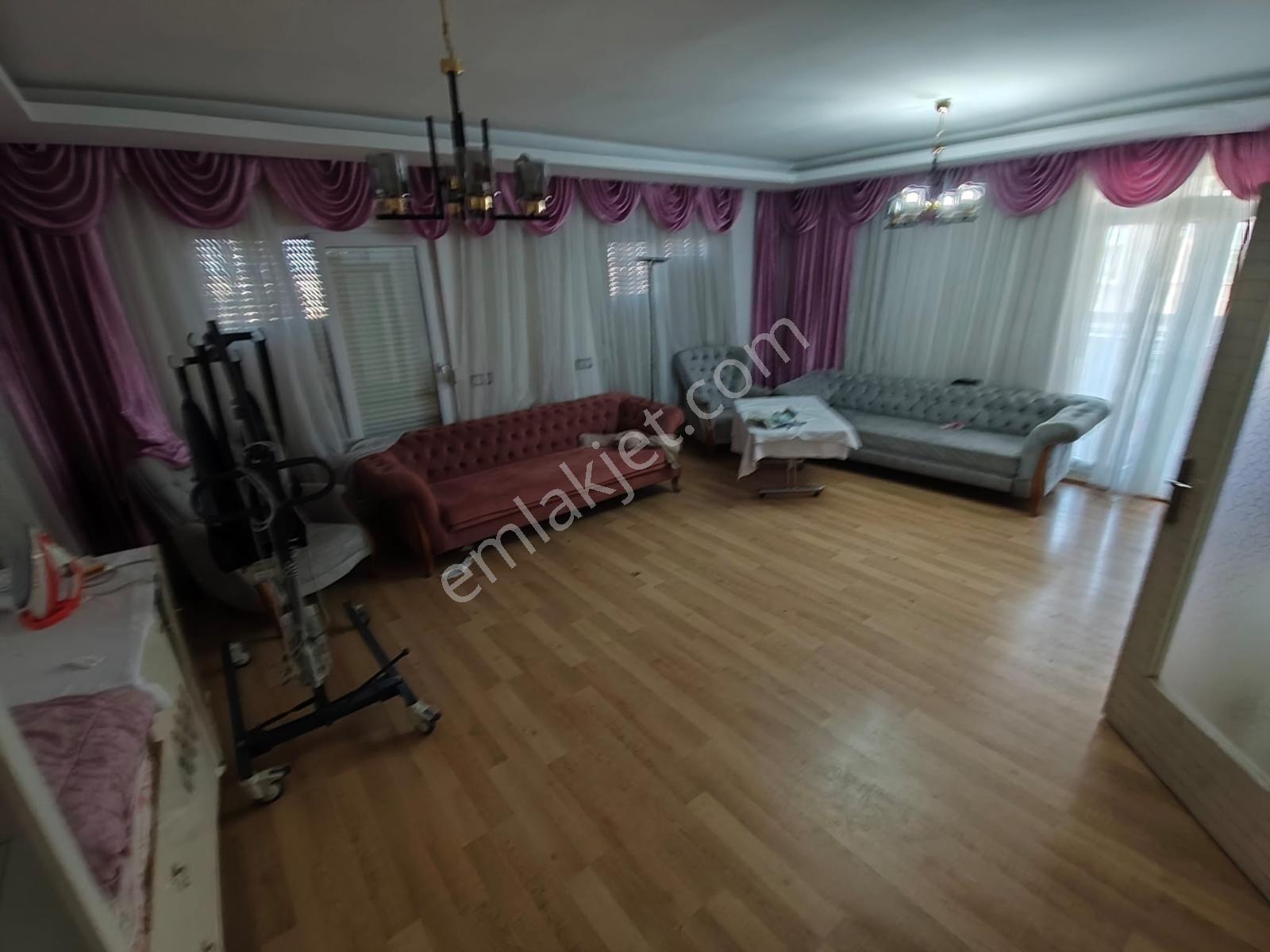 Kızıltoprak Mahallesinde 7+1 Satılık Daire — fotoğraf 5