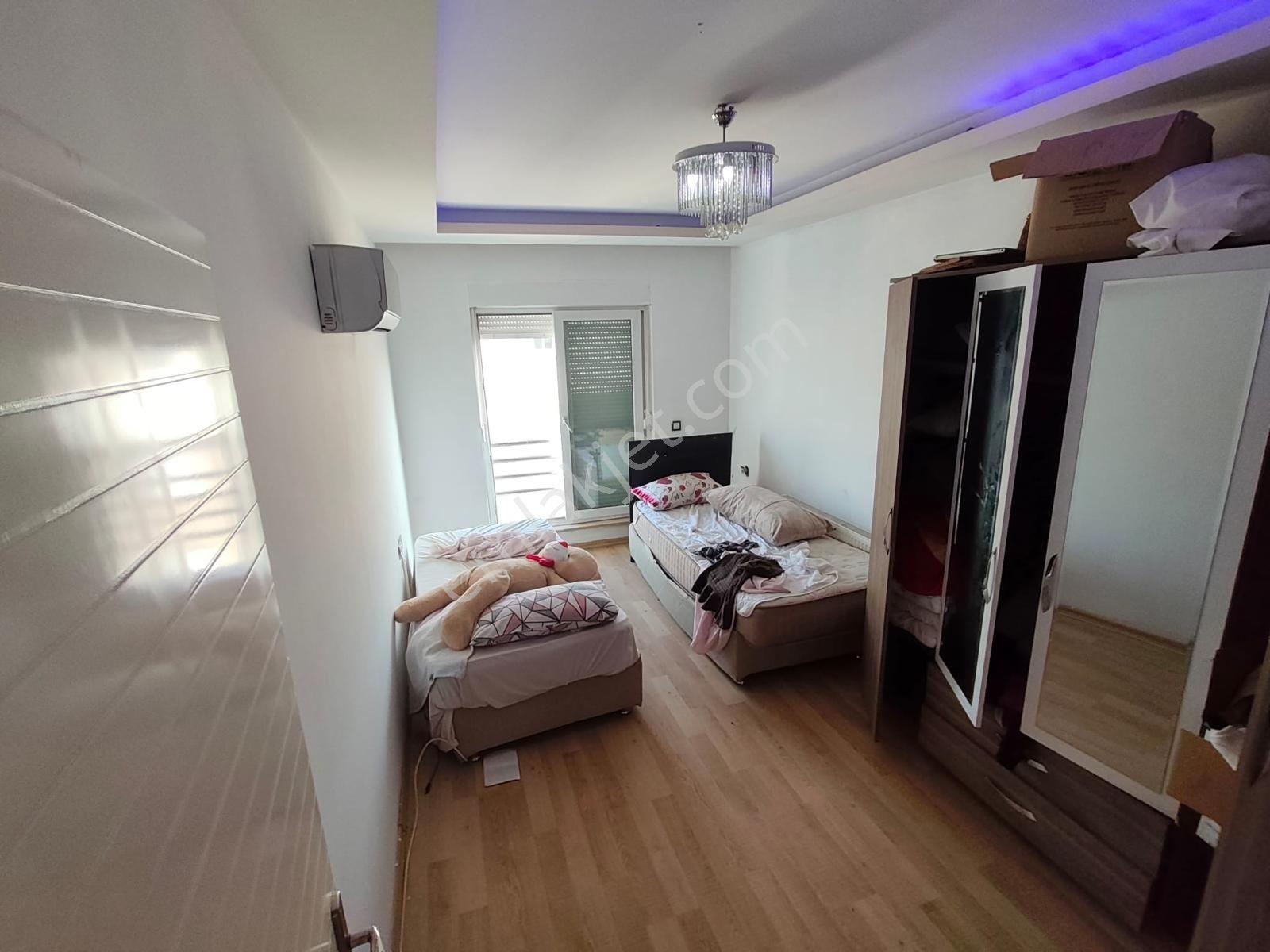 Kızıltoprak Mahallesinde 7+1 Satılık Daire — fotoğraf 9