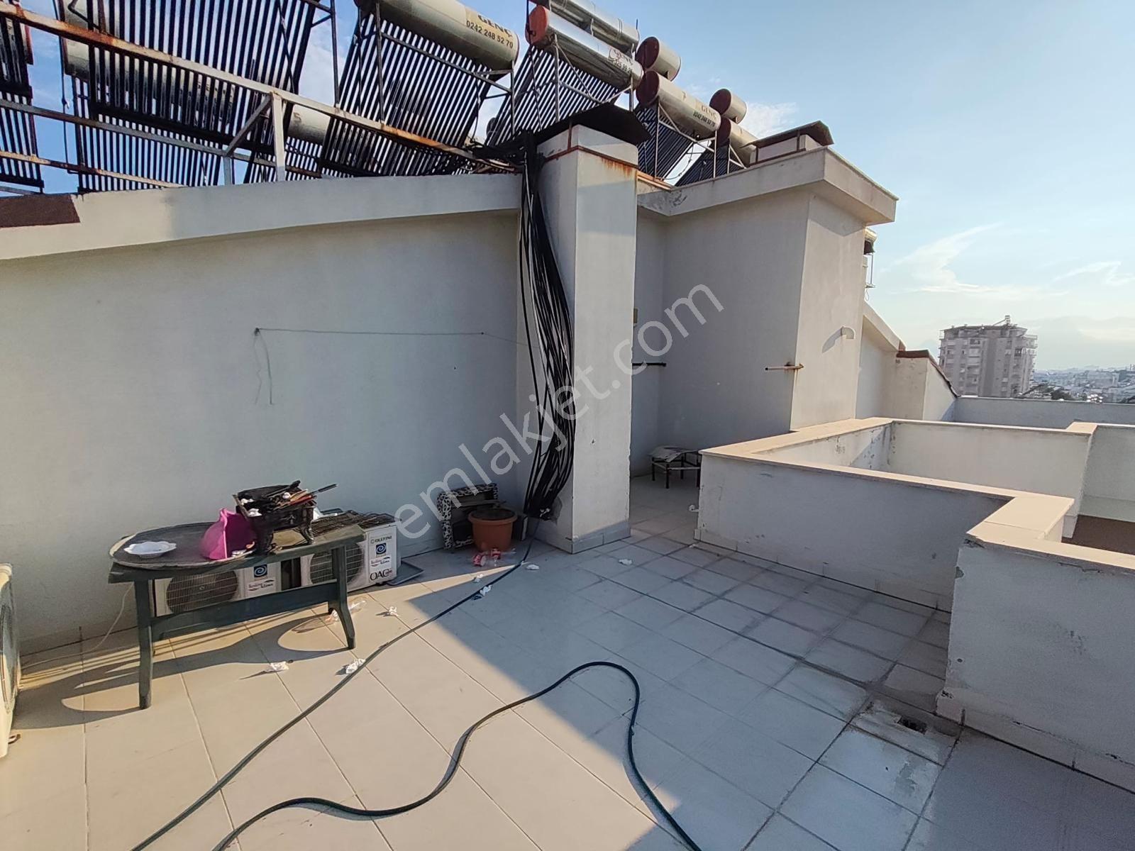 Kızıltoprak Mahallesinde 7+1 Satılık Daire — fotoğraf 16