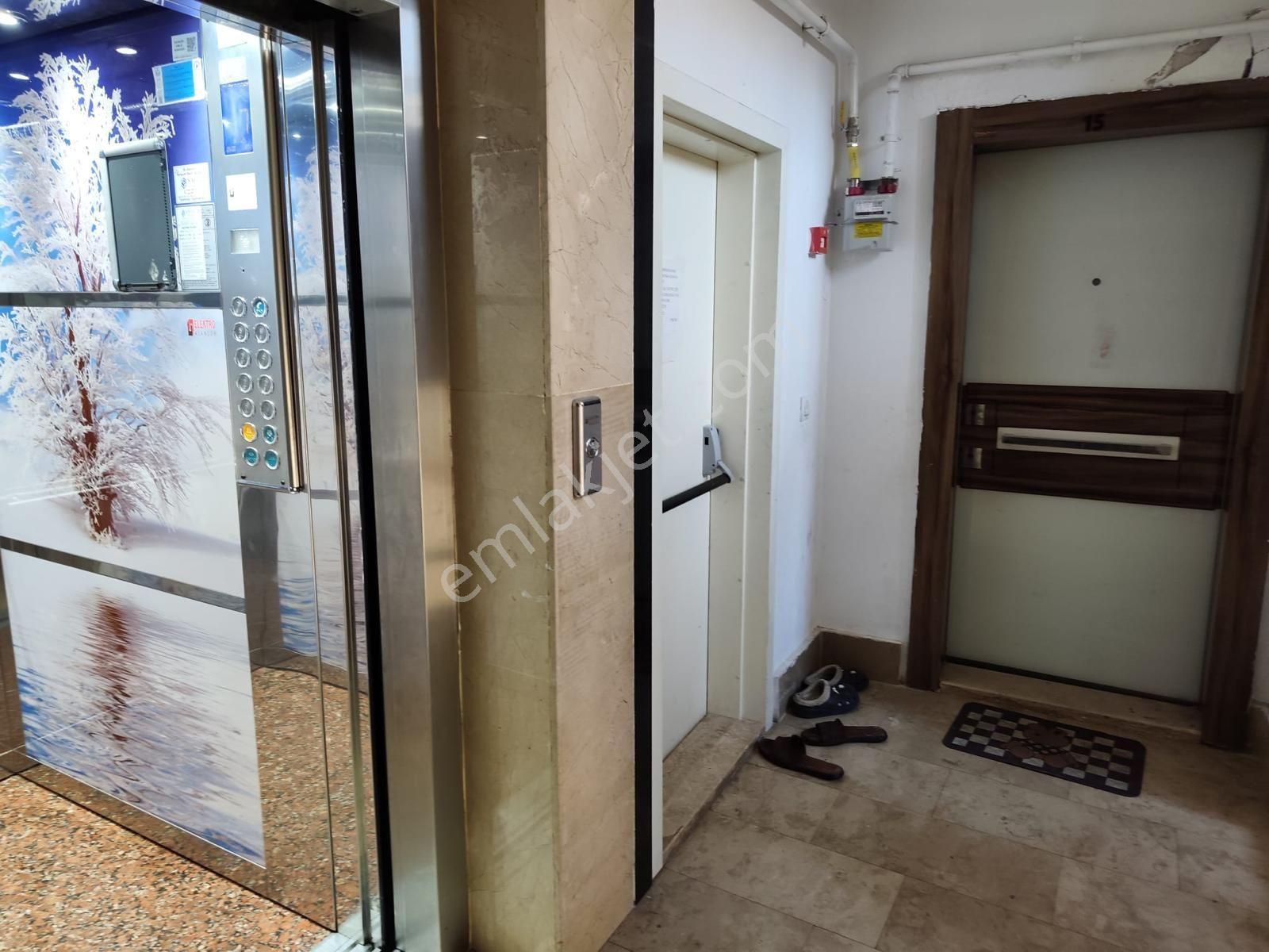 Kızıltoprak Mahallesinde 7+1 Satılık Daire — fotoğraf 19