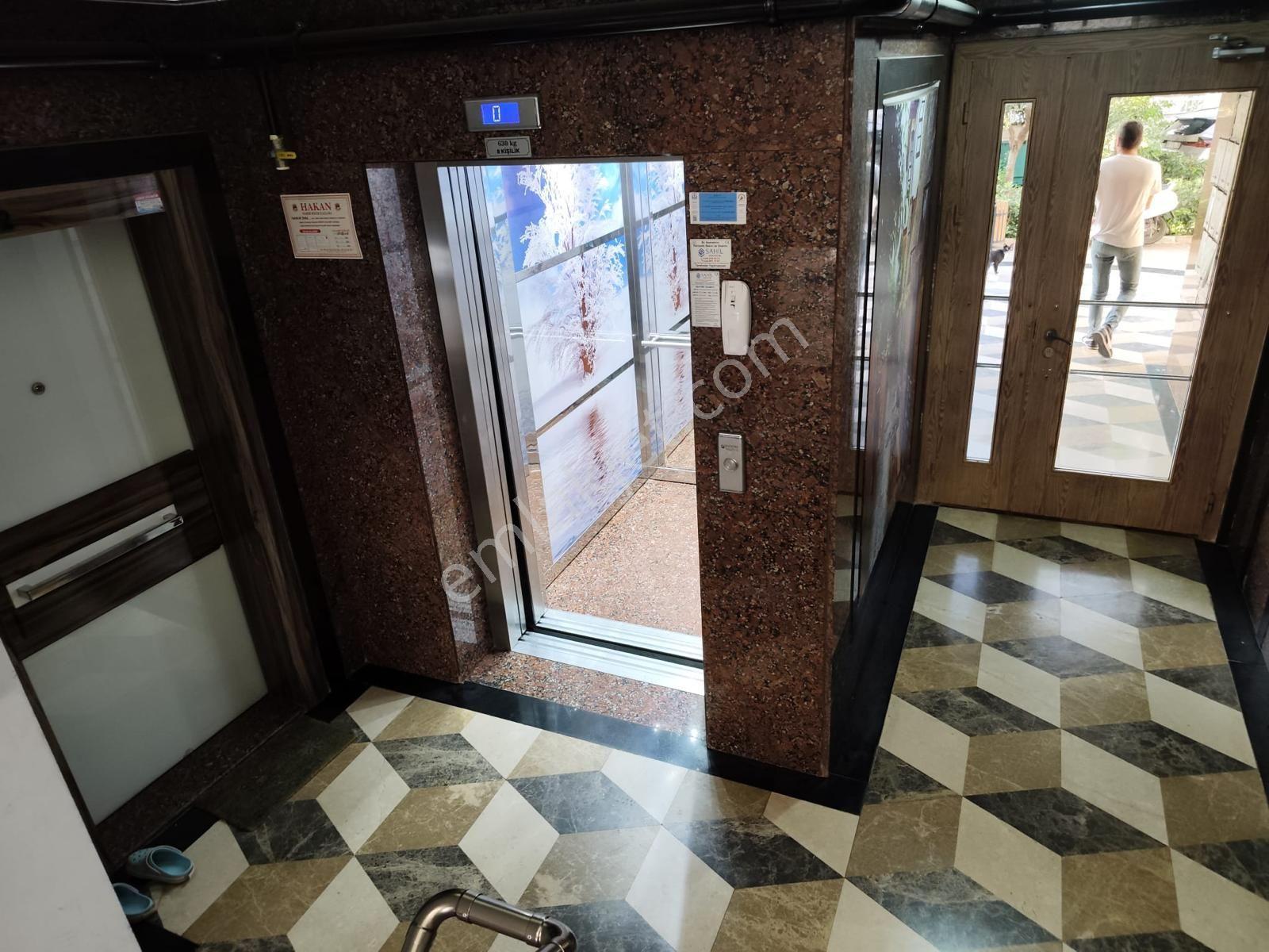 Kızıltoprak Mahallesinde 7+1 Satılık Daire — fotoğraf 21