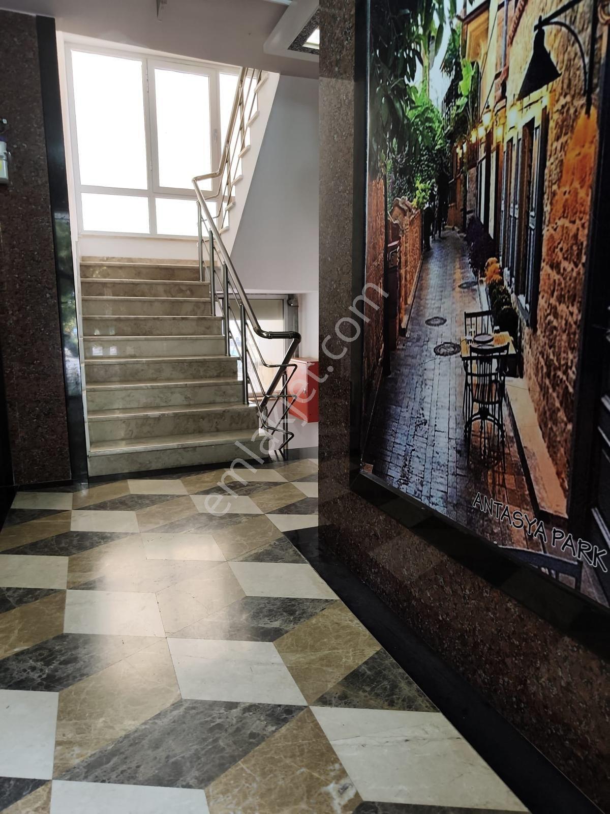Kızıltoprak Mahallesinde 7+1 Satılık Daire — fotoğraf 22