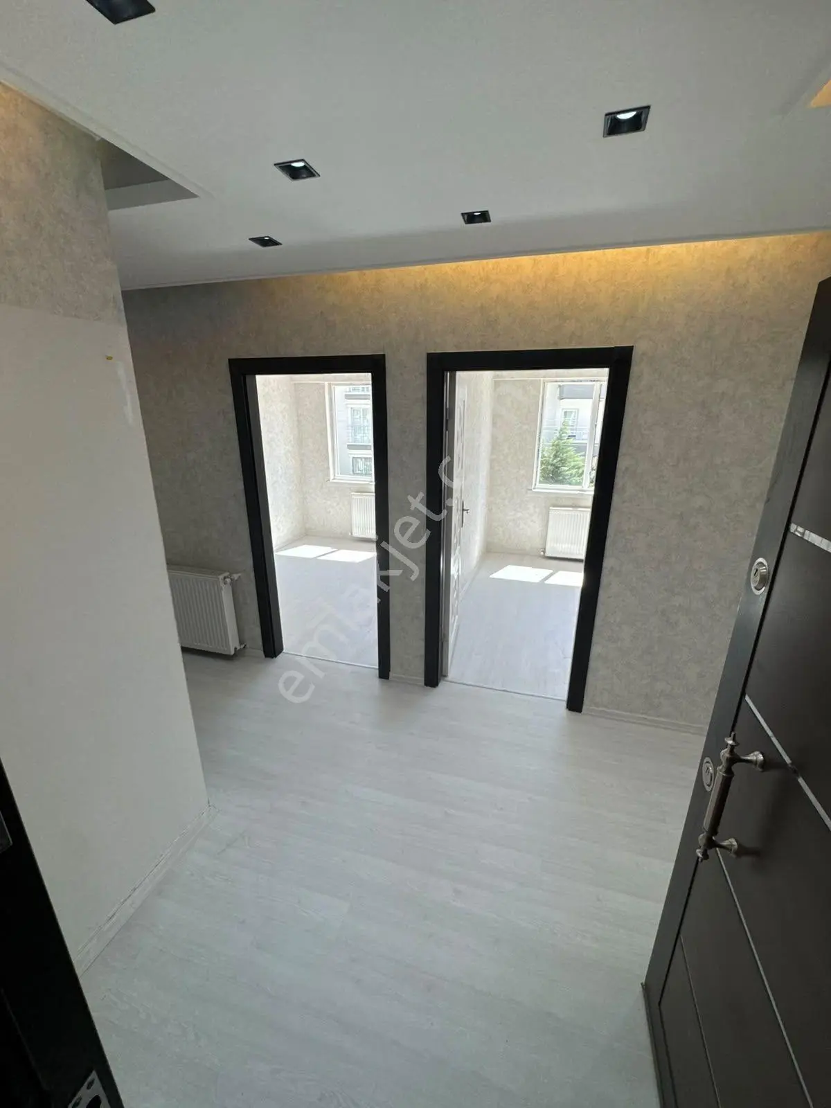 M.ç Emlak Tan Malazgirt Sok 3+1 Salon Bağımsız 1 Ara Katta Ön Cephe Full+full Yapılı Satlık Daire — fotoğraf 2