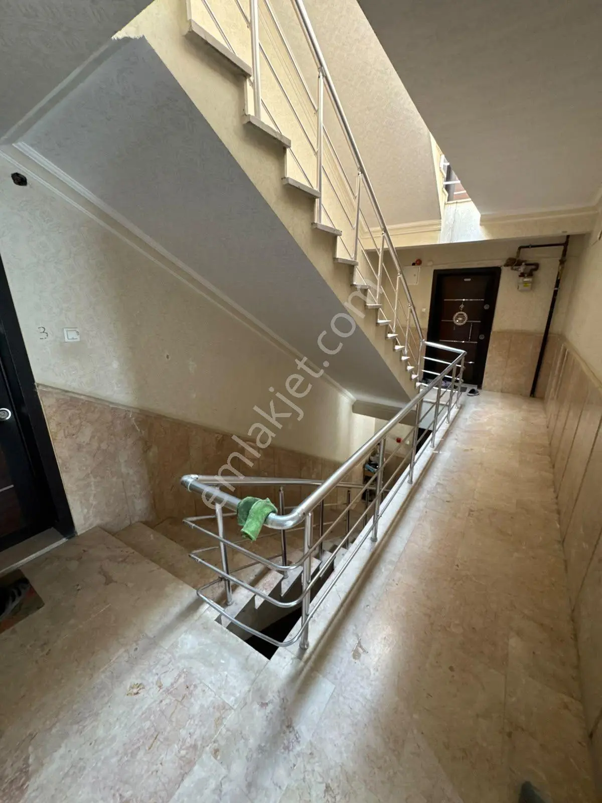 M.ç Emlak Tan Malazgirt Sok 3+1 Salon Bağımsız 1 Ara Katta Ön Cephe Full+full Yapılı Satlık Daire — fotoğraf 3