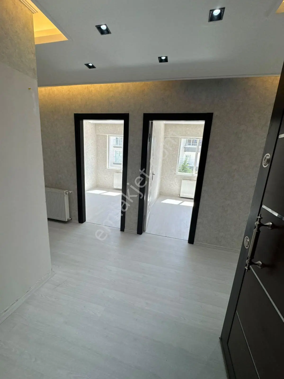 M.ç Emlak Tan Malazgirt Sok 3+1 Salon Bağımsız 1 Ara Katta Ön Cephe Full+full Yapılı Satlık Daire — fotoğraf 5