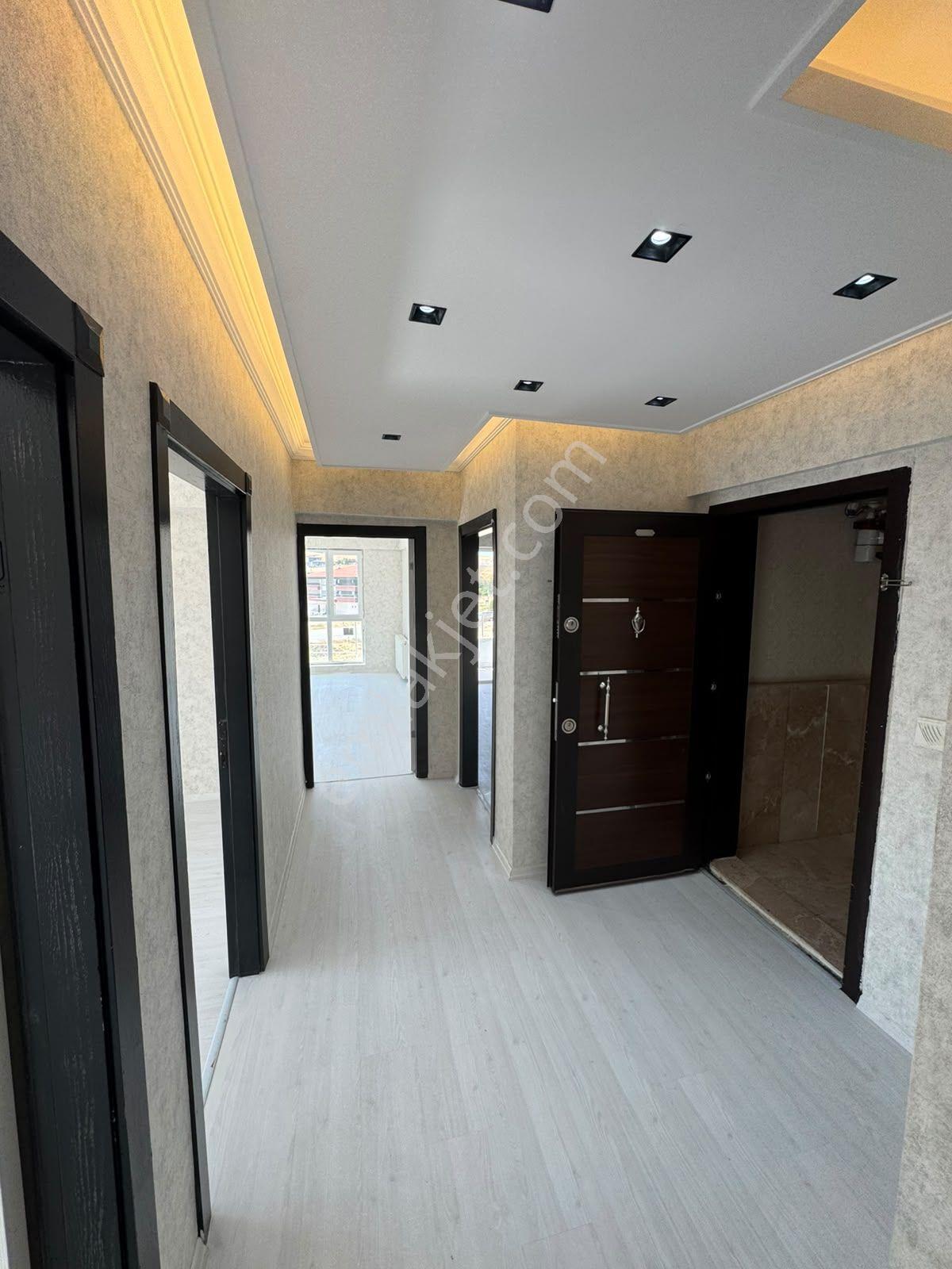 M.ç Emlak Tan Malazgirt Sok 3+1 Salon Bağımsız 1 Ara Katta Ön Cephe Full+full Yapılı Satlık Daire — fotoğraf 9