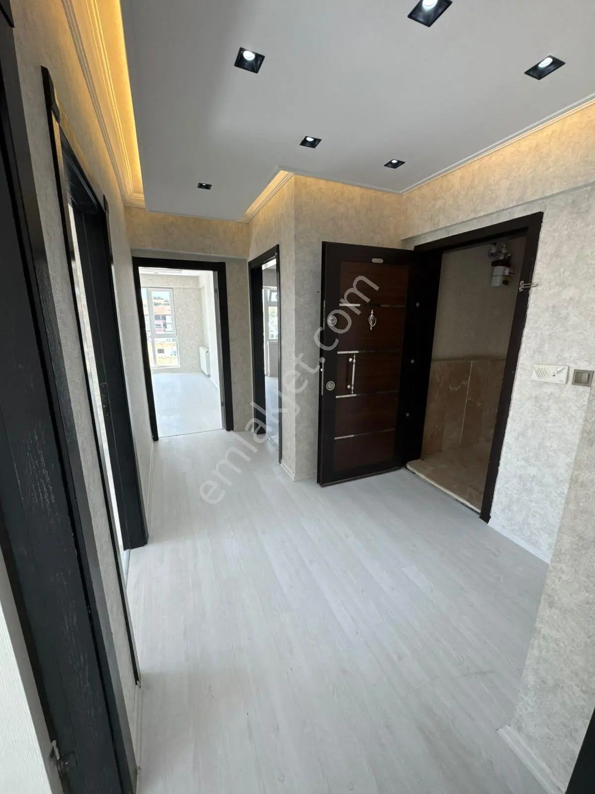 M.ç Emlak Tan Malazgirt Sok 3+1 Salon Bağımsız 1 Ara Katta Ön Cephe Full+full Yapılı Satlık Daire — fotoğraf 10