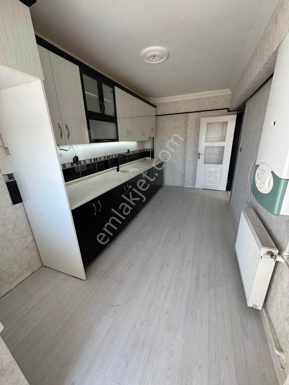 M.ç Emlak Tan Malazgirt Sok 3+1 Salon Bağımsız 1 Ara Katta Ön Cephe Full+full Yapılı Satlık Daire — fotoğraf 28
