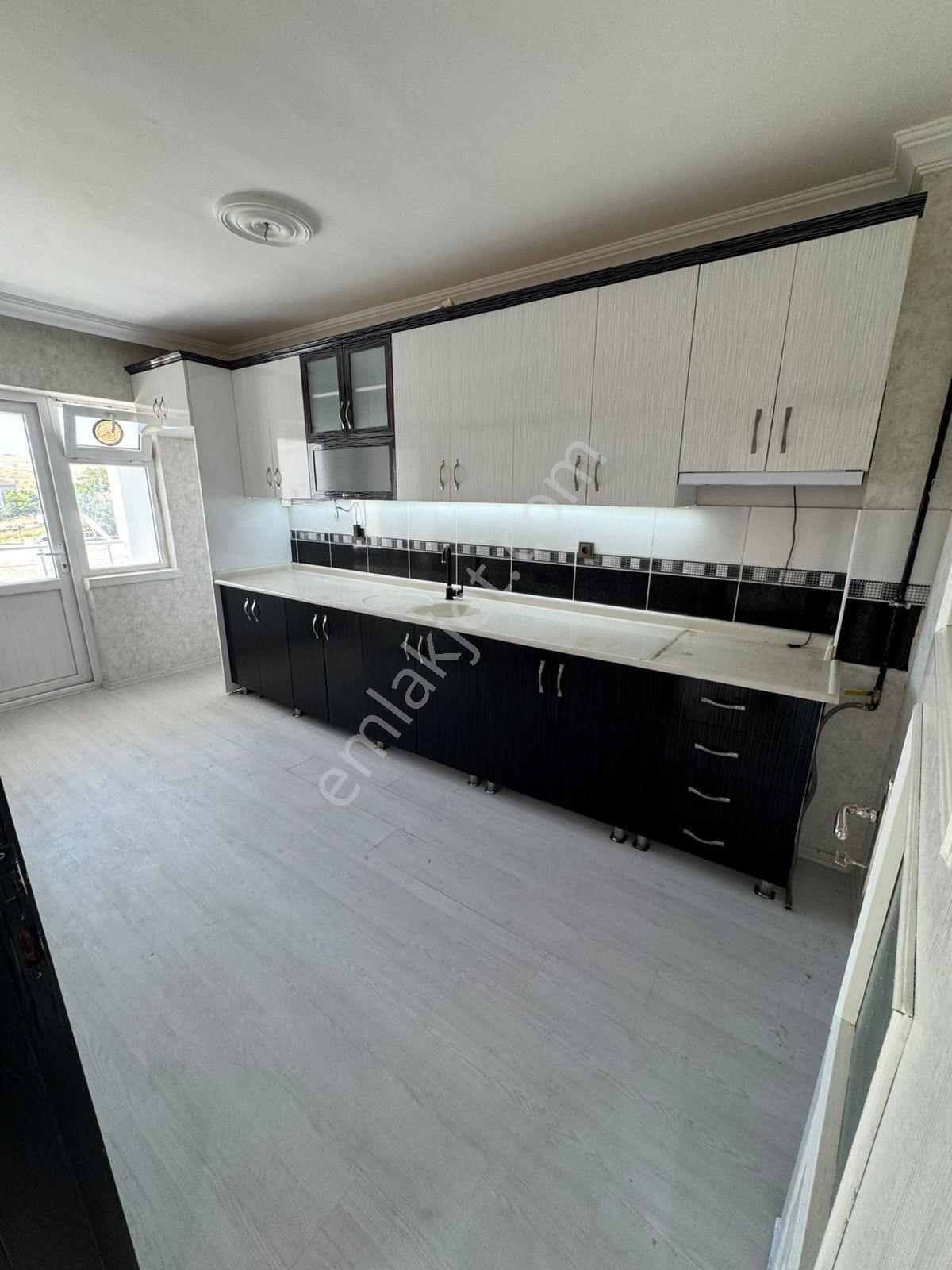 M.ç Emlak Tan Malazgirt Sok 3+1 Salon Bağımsız 1 Ara Katta Ön Cephe Full+full Yapılı Satlık Daire — fotoğraf 32
