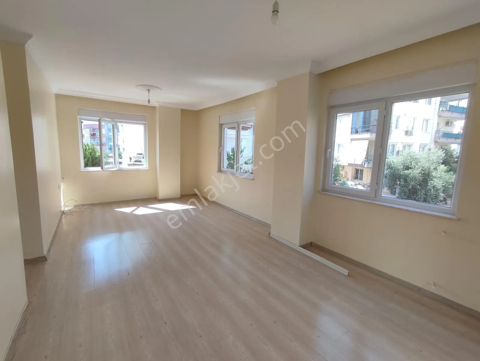 Ahatlı'da Asansörlü Geniş Satılık 3+1 Daire — fotoğraf 2
