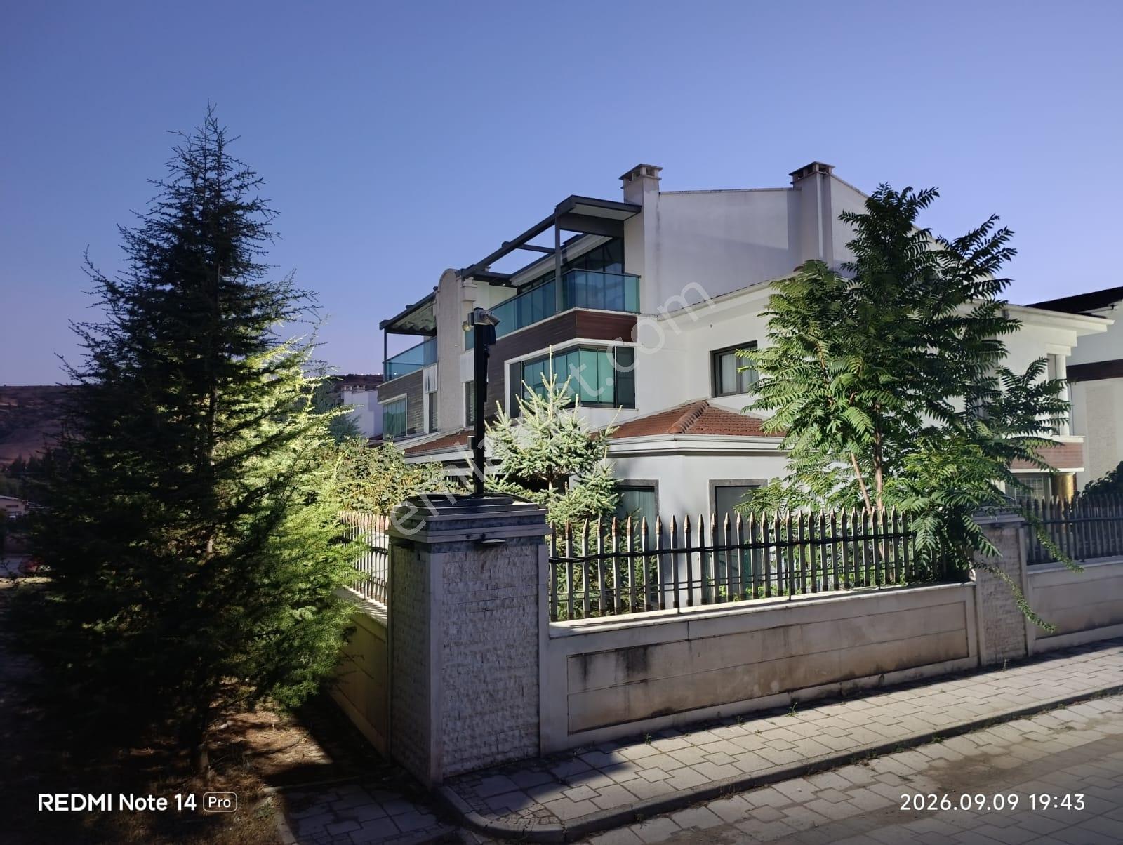 Turyap Kurtuluş'tan Orhangazi'de Havuzlu Sitede Tripleks Villa — fotoğraf 2